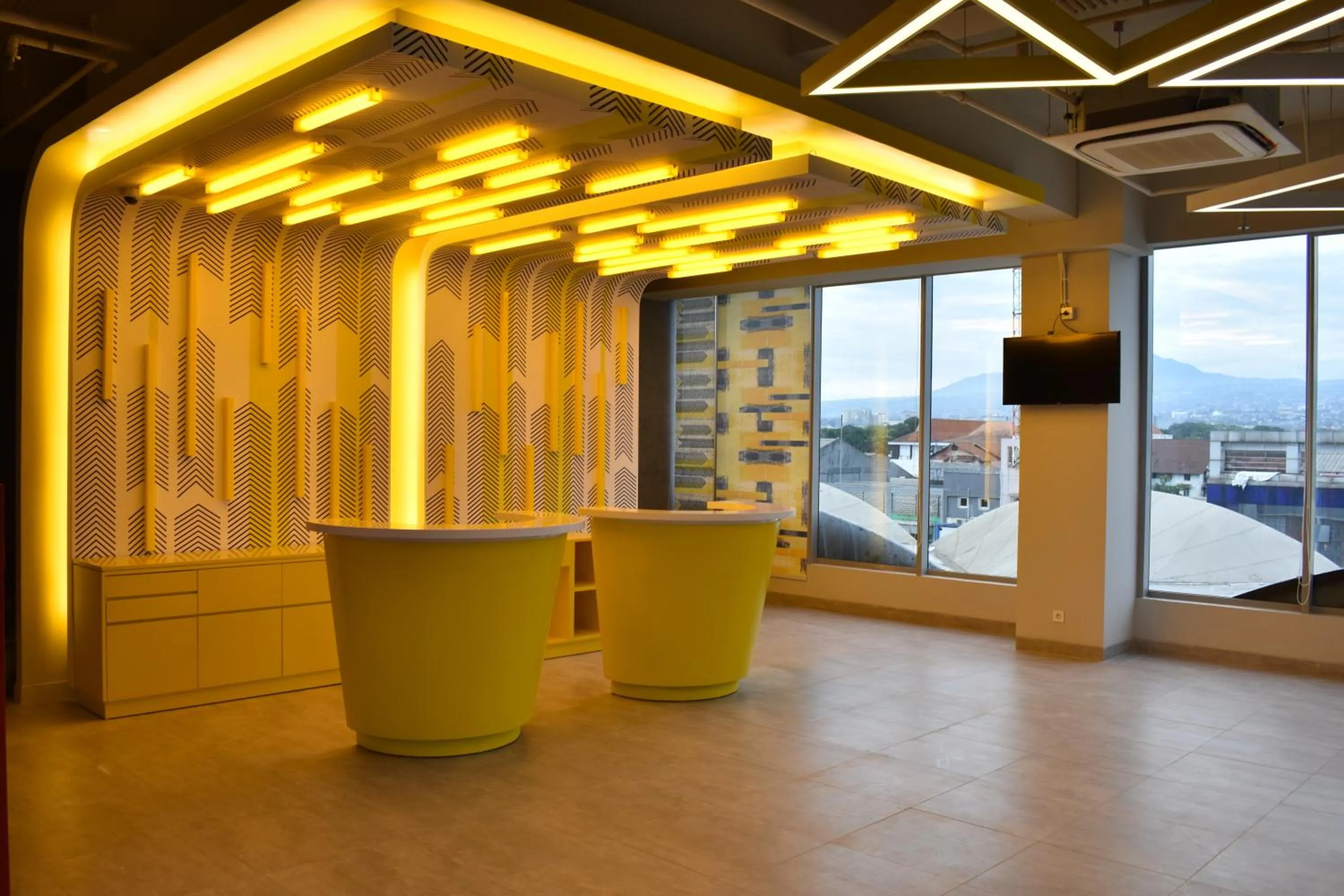 Lobby or reception in YELLO Hotel Paskal Bandung