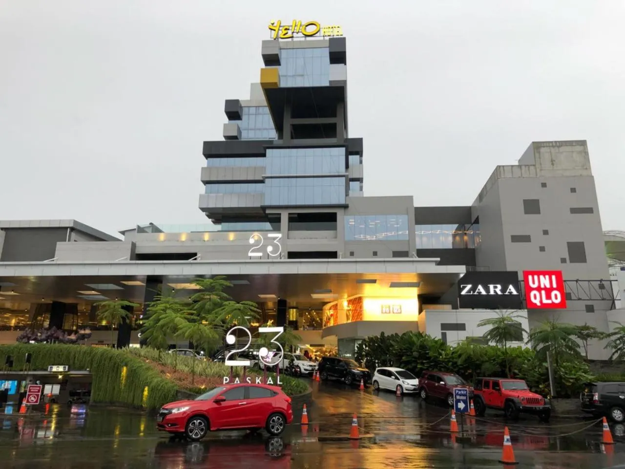 Property building in YELLO Hotel Paskal Bandung