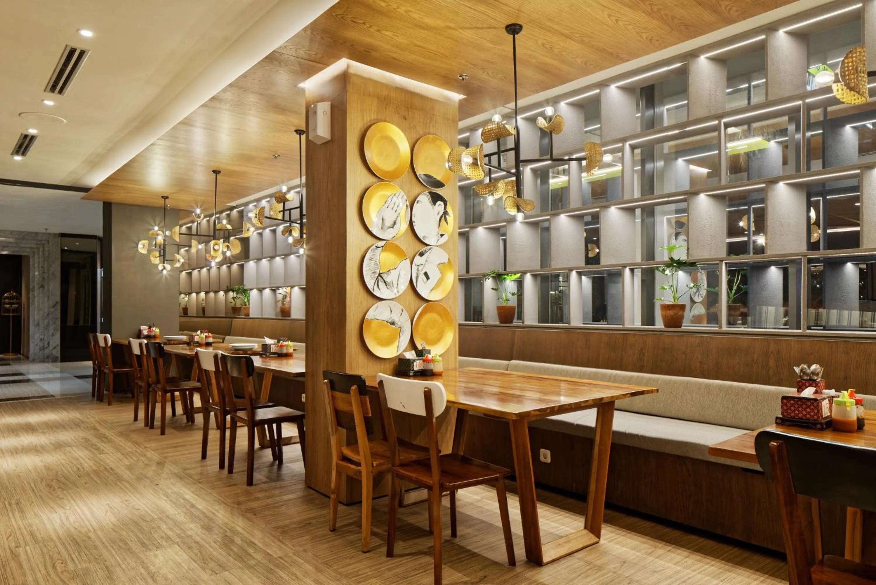 MaxOne Platinum Hayam Wuruk