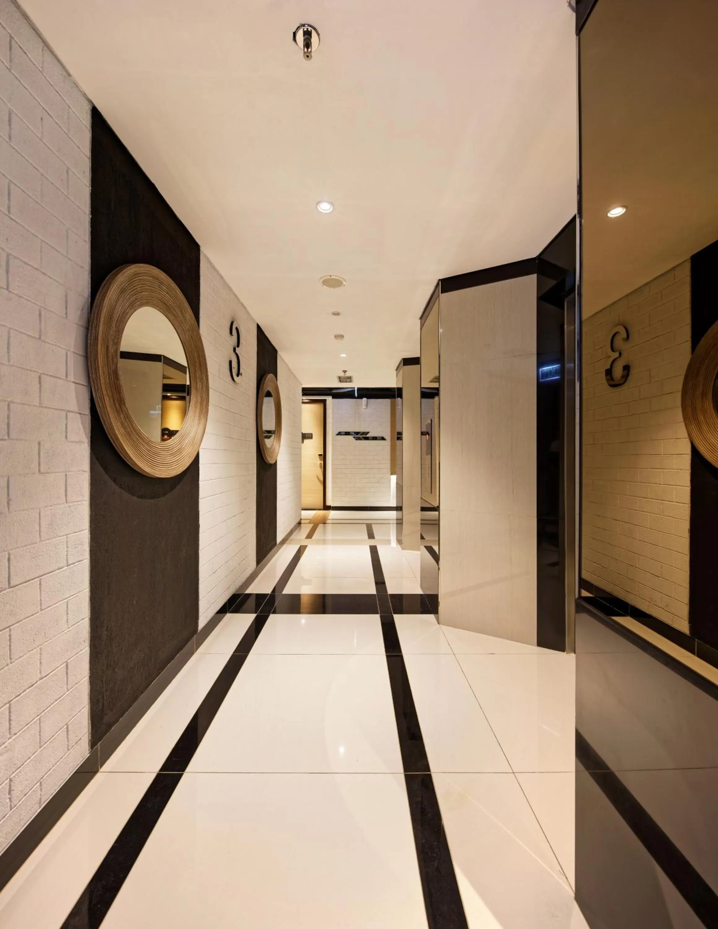 MaxOne Platinum Hayam Wuruk