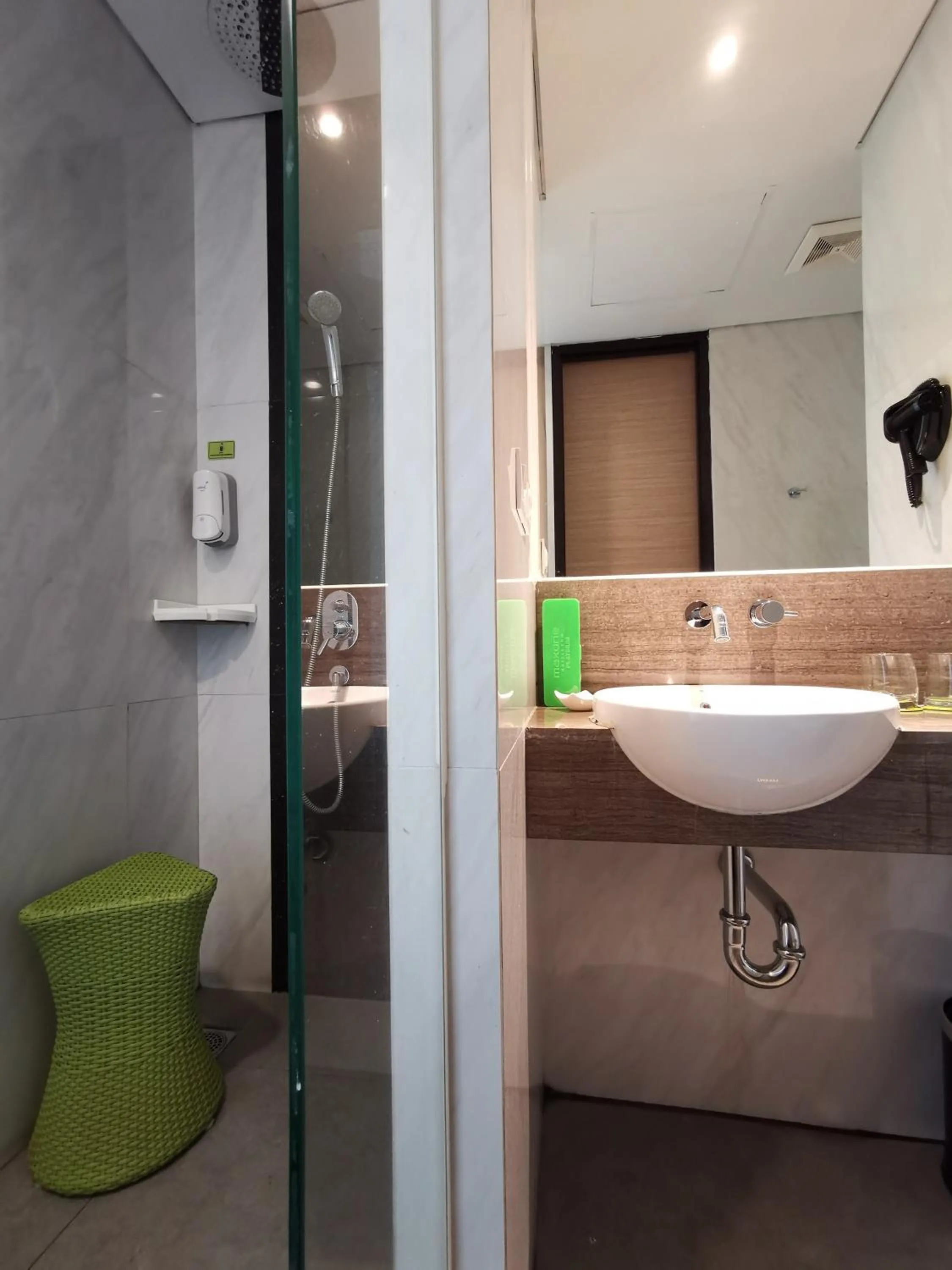 MaxOne Platinum Hayam Wuruk