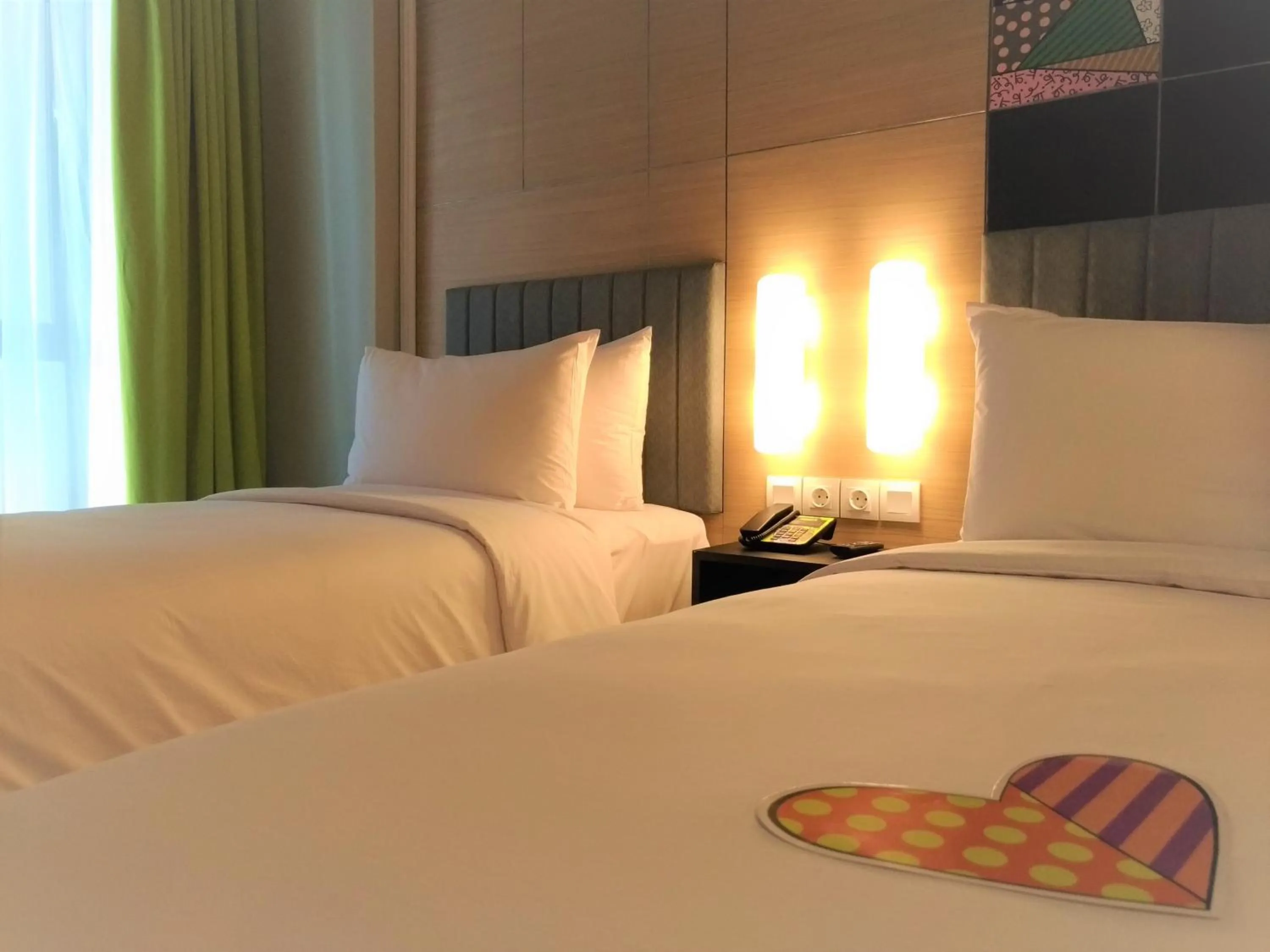 Bed in MaxOne Platinum Hayam Wuruk