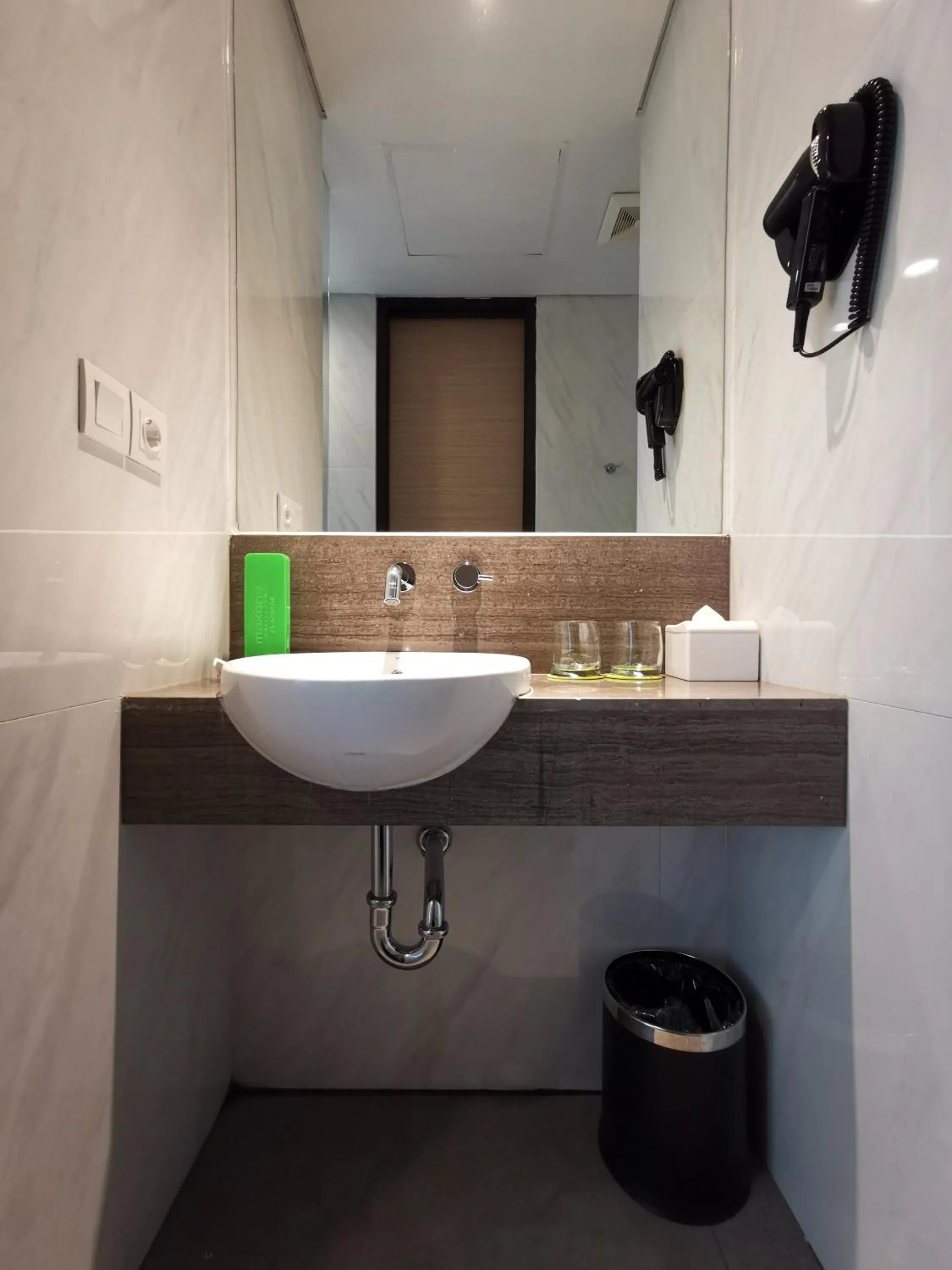 MaxOne Platinum Hayam Wuruk