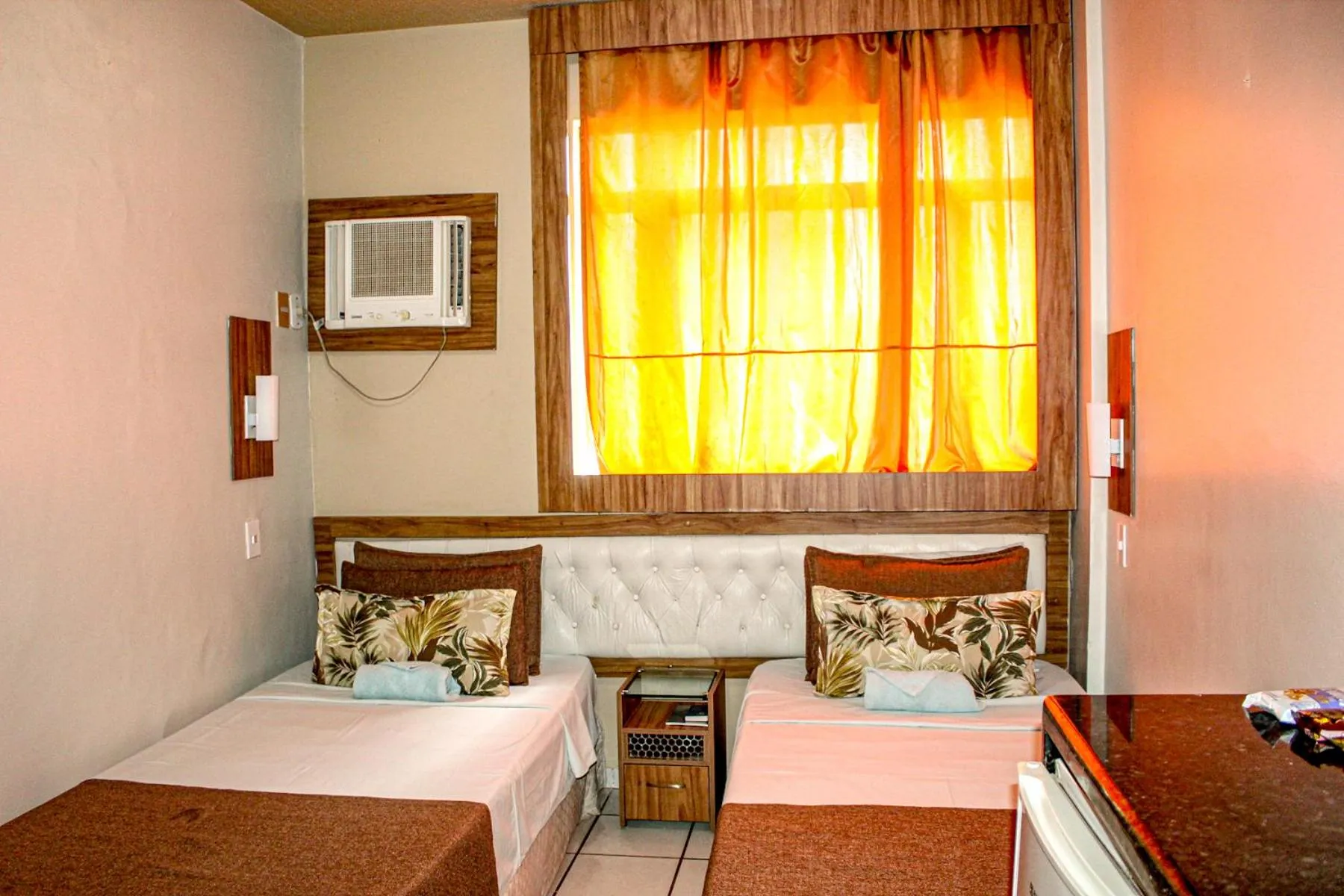 microwave, Bed in Laguna Praia Hotel