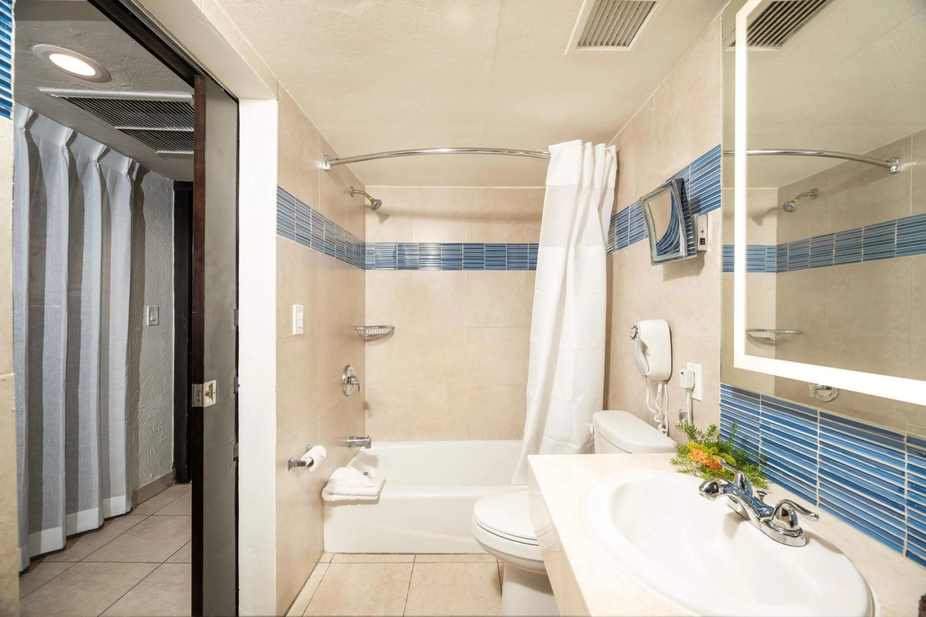 Bathroom in Windward Passage Hotel