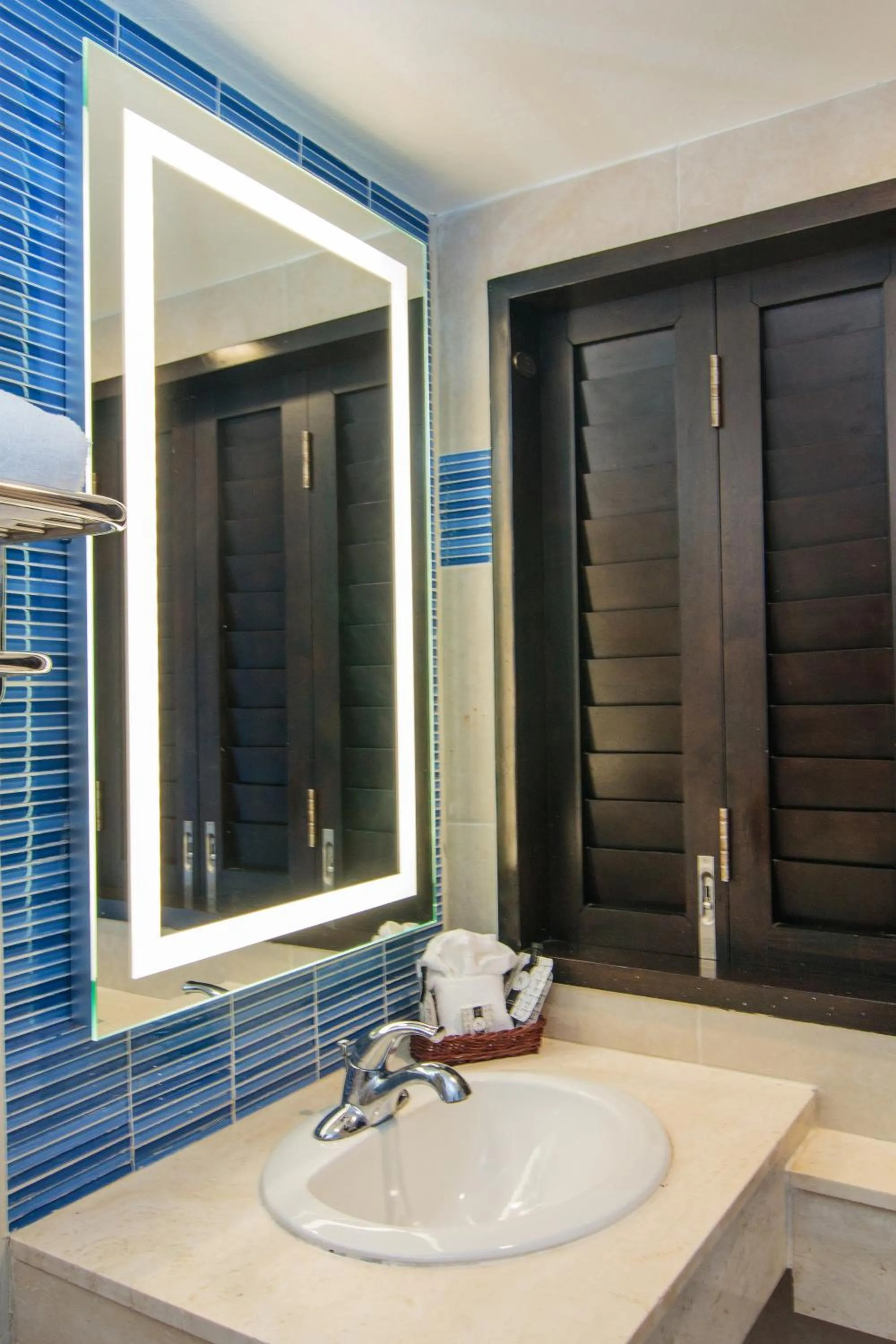 Windward Passage Hotel