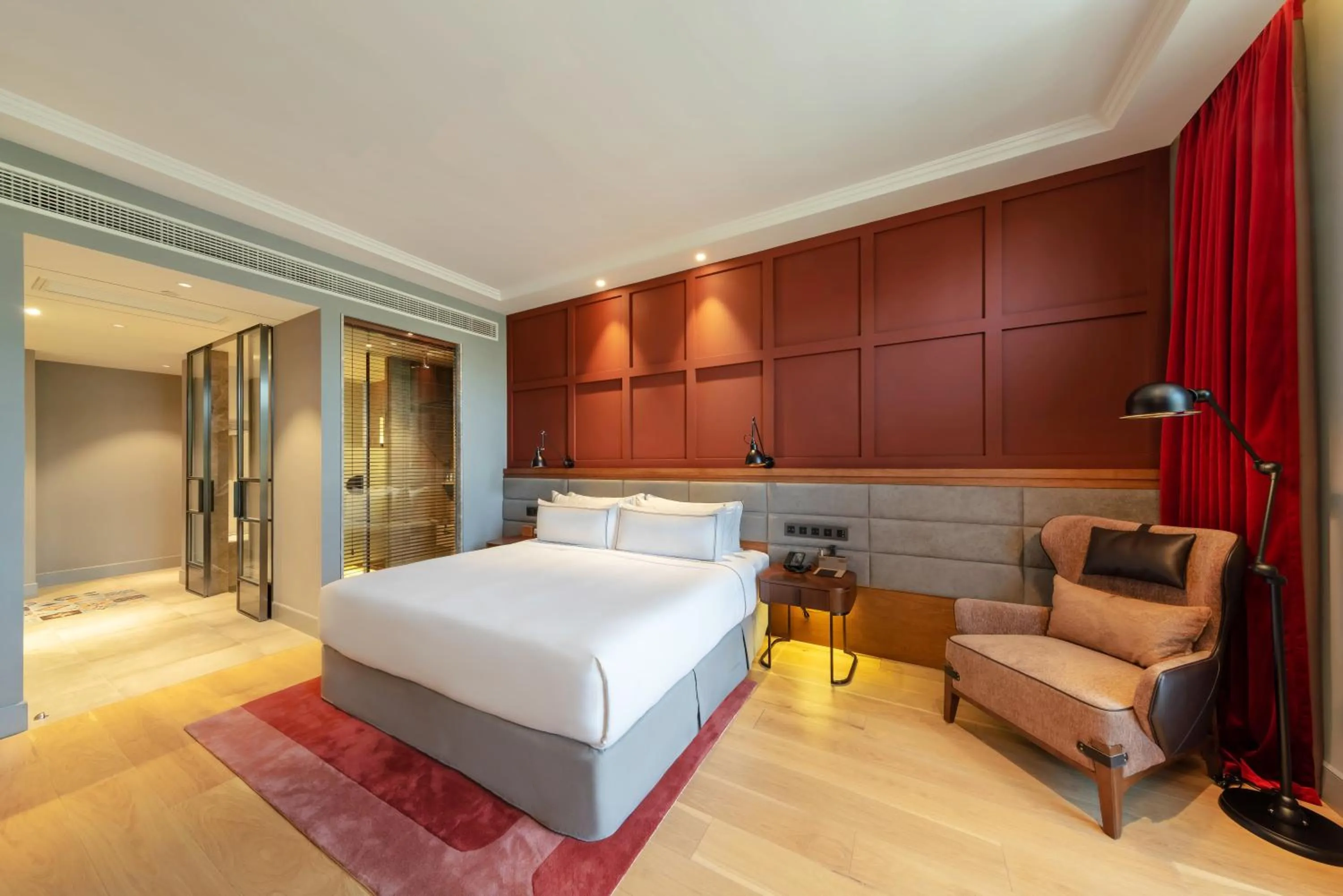 Photo of the whole room, Bed in Melia Shanghai Parkside