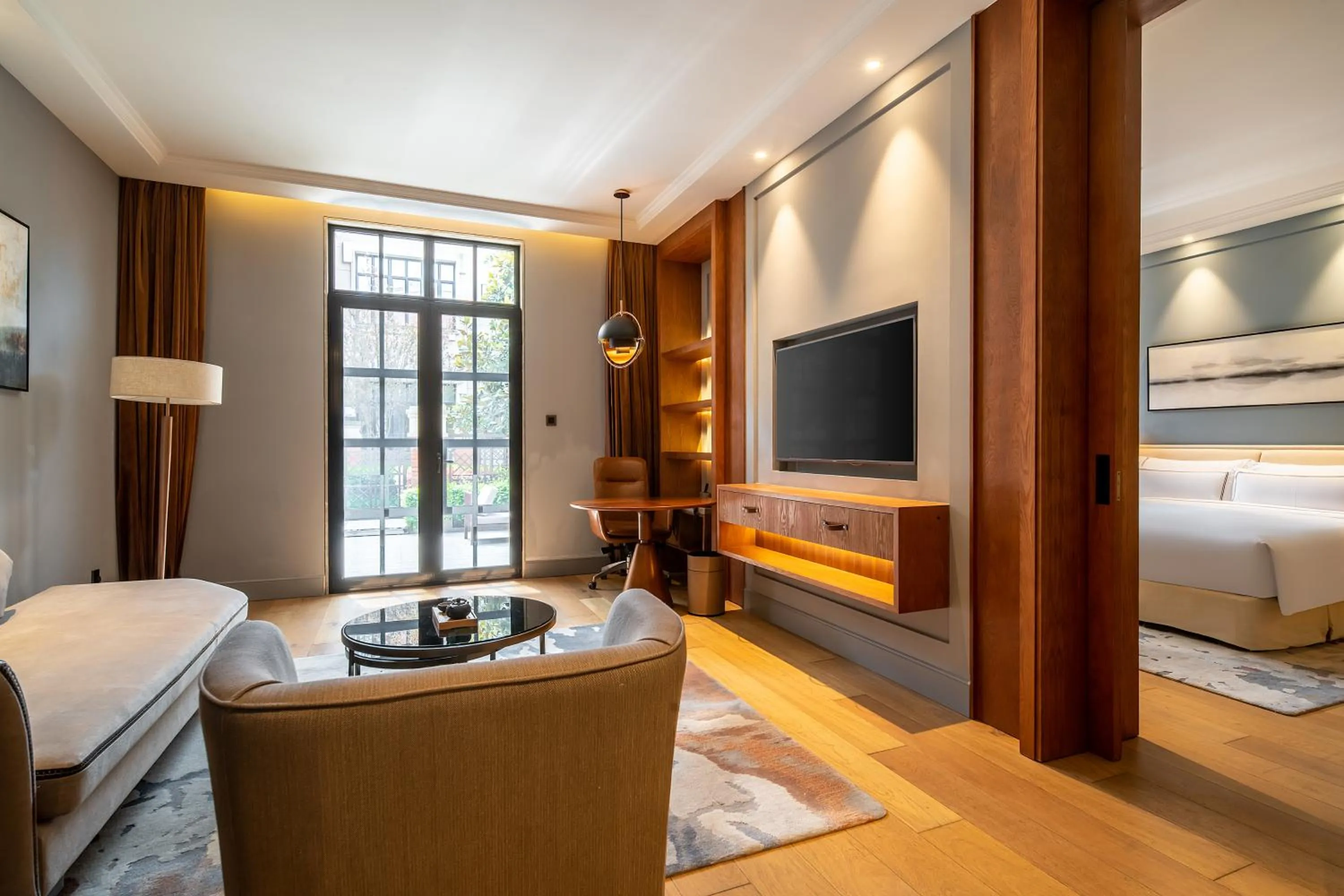 Photo of the whole room, Bed in Melia Shanghai Parkside