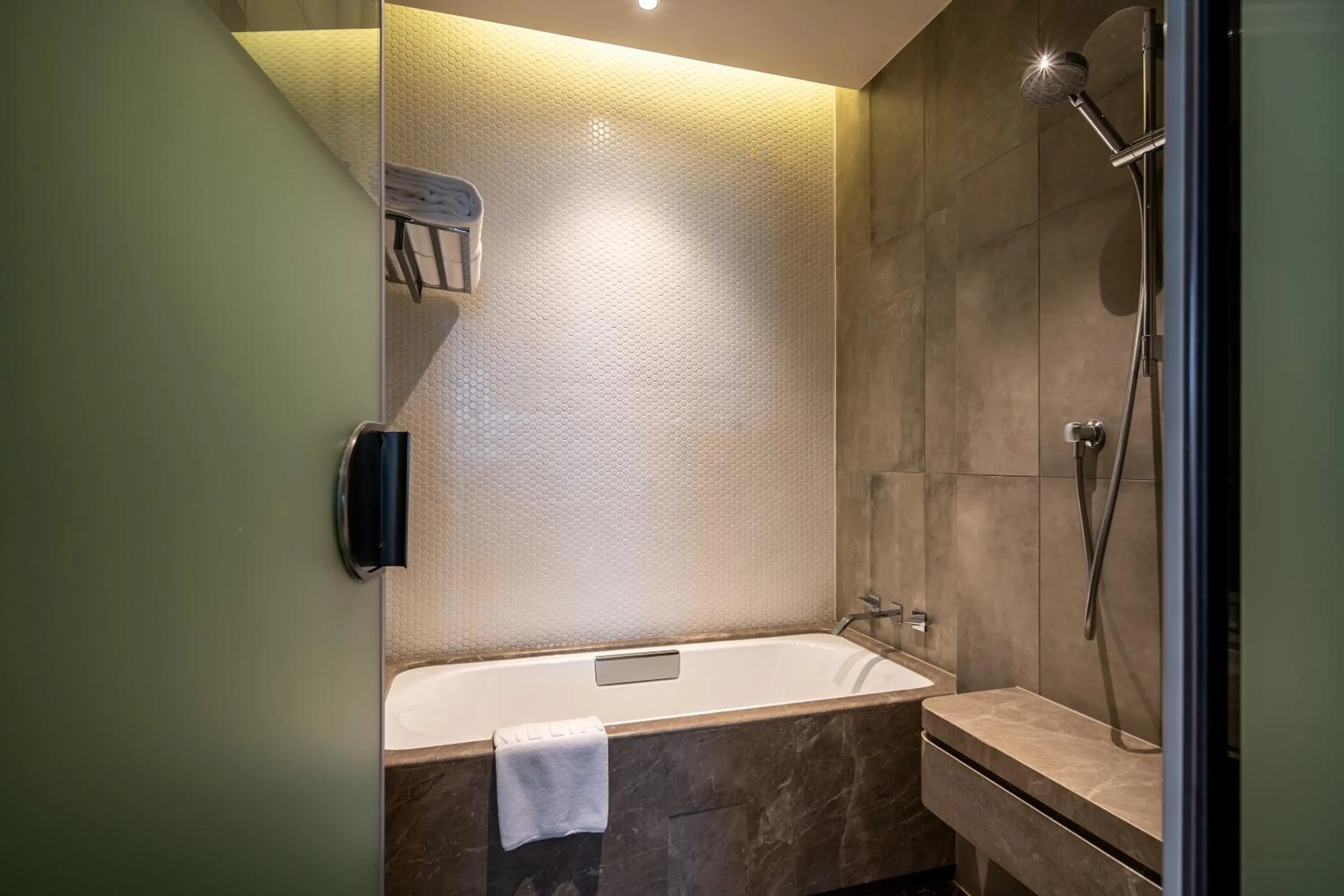 Hot Tub in Melia Shanghai Parkside