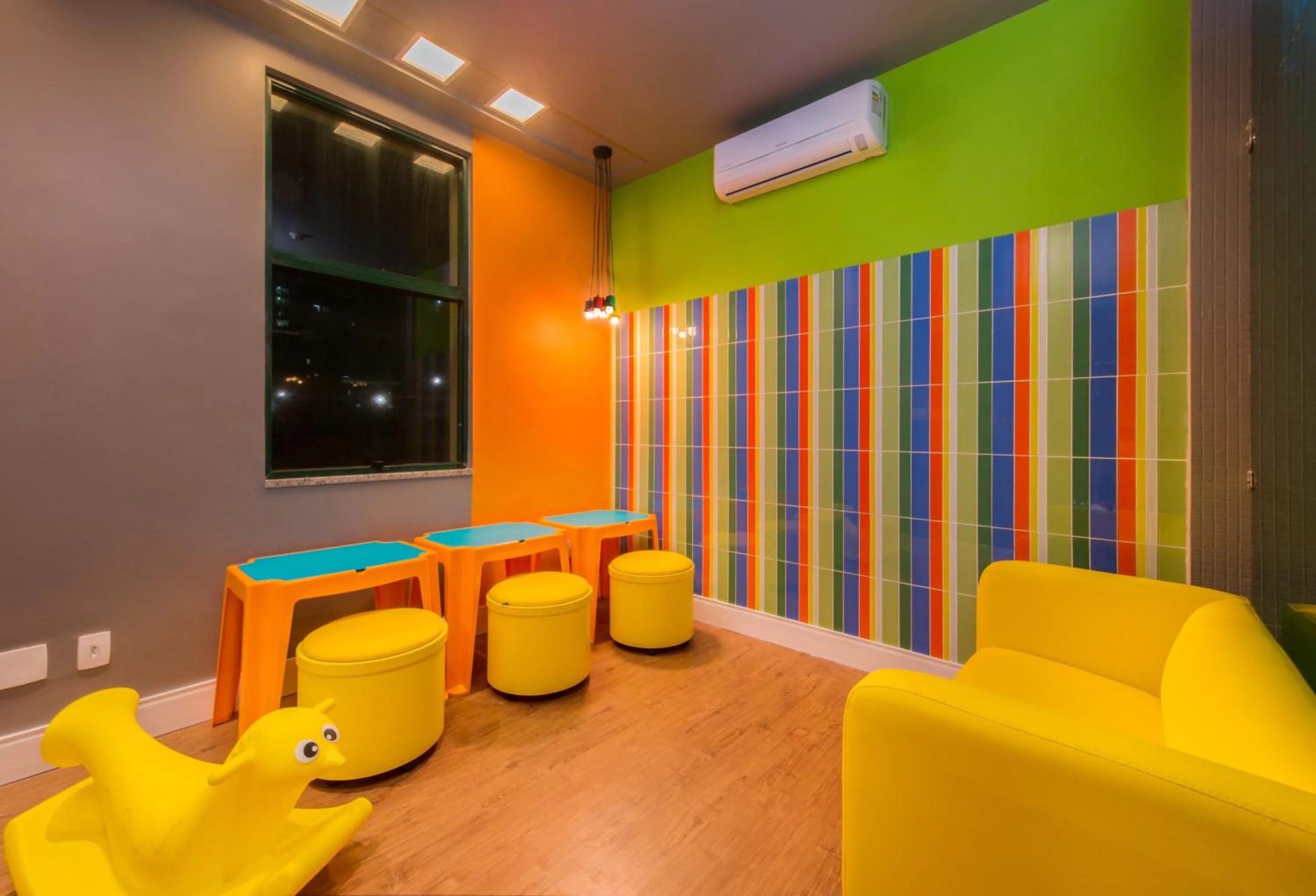 Communal lounge/ TV room in Costa Mar Recife Hotel by Atlantica