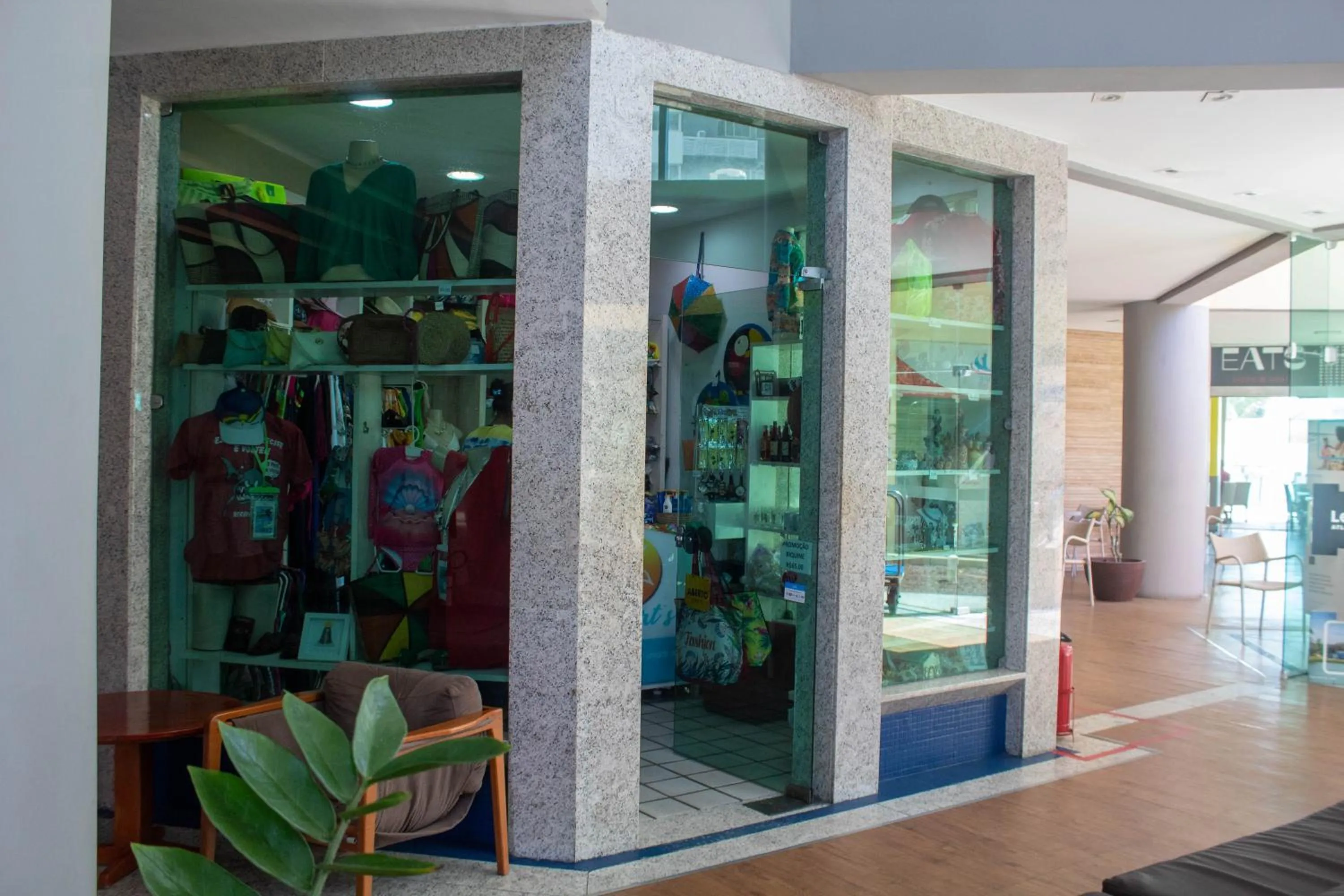 On-site shops in Costa Mar Recife Hotel by Atlantica