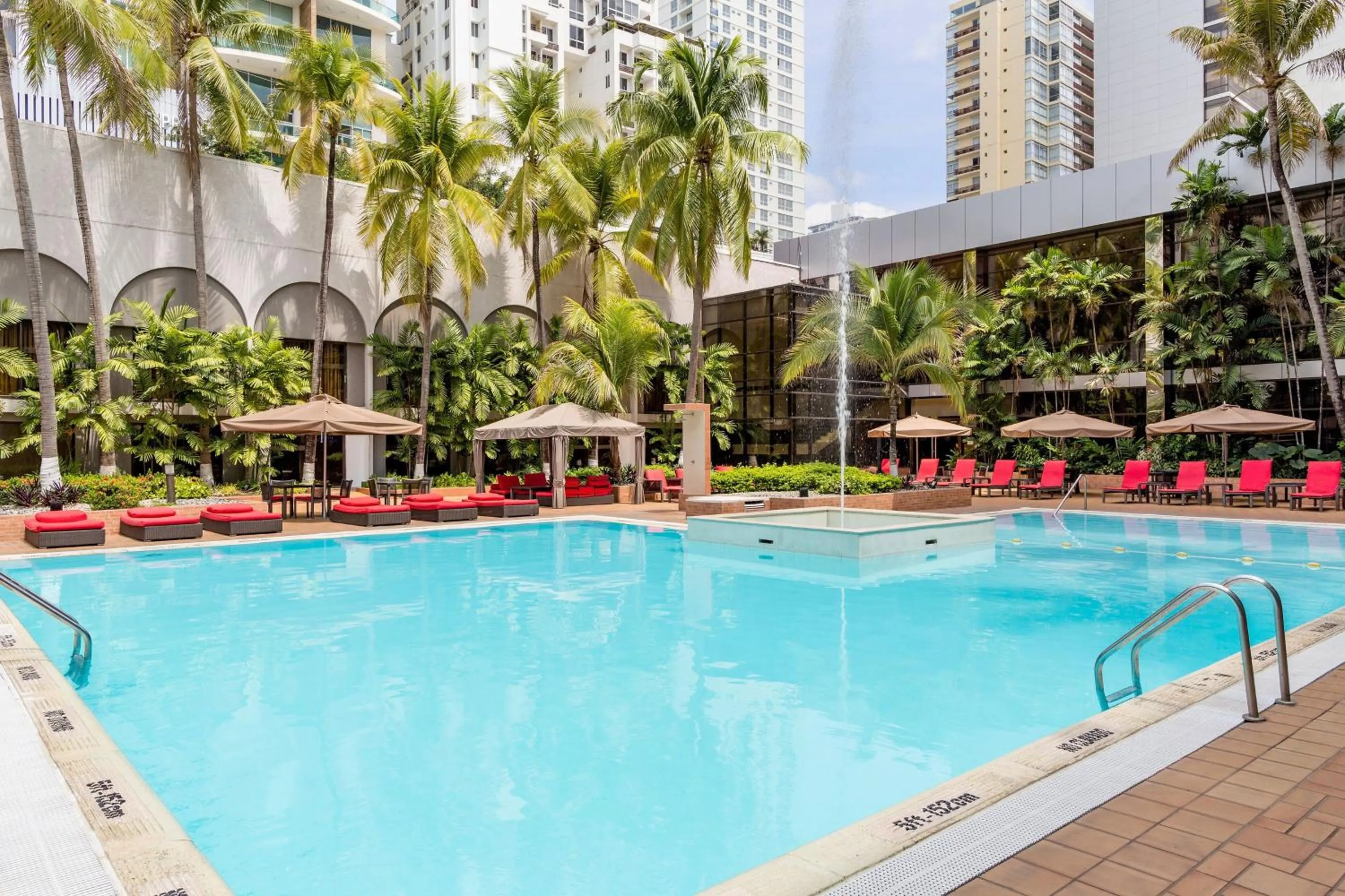 Swimming pool in Sheraton Grand Panama