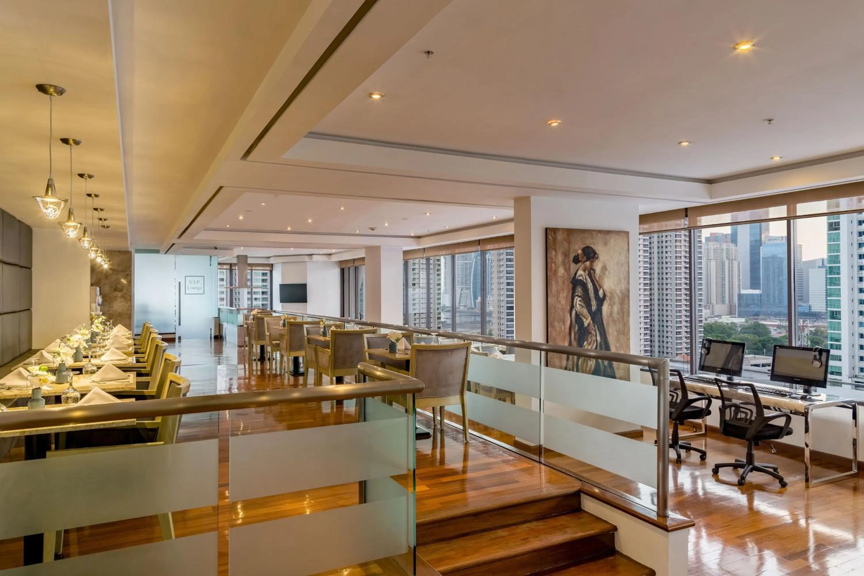 Lounge or bar in Sheraton Grand Panama