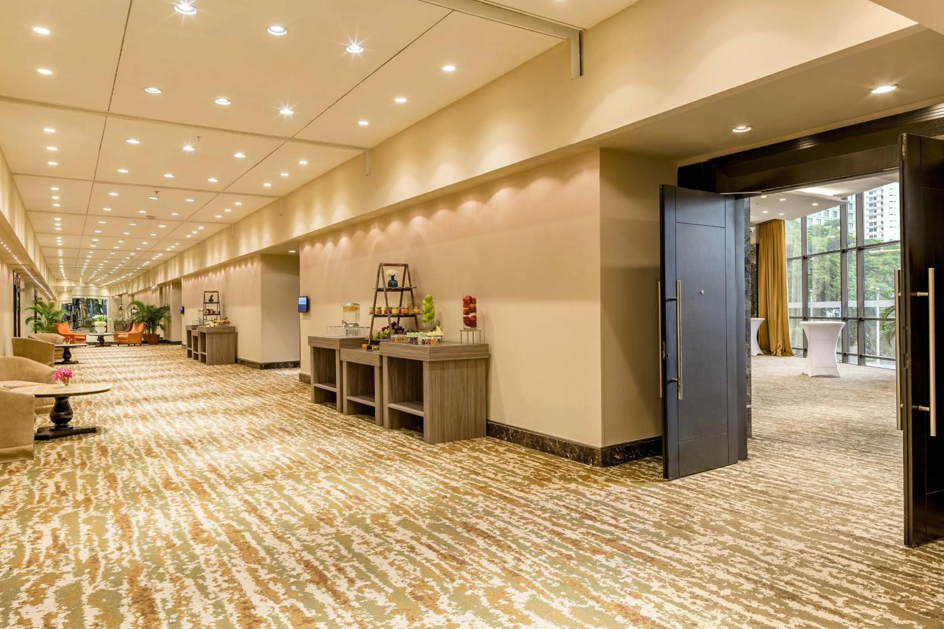 Lounge or bar in Sheraton Grand Panama