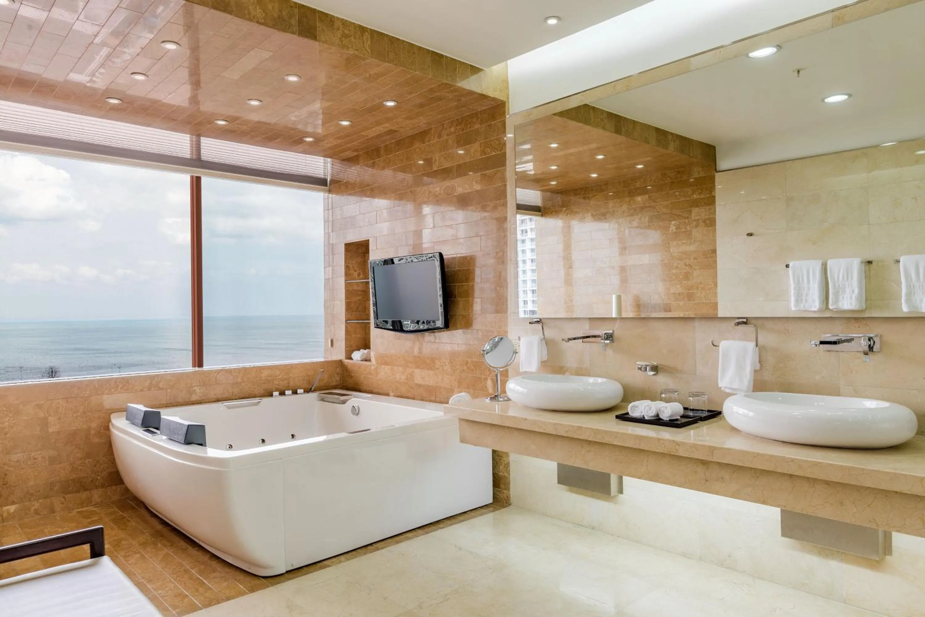 Bathroom in Sheraton Grand Panama