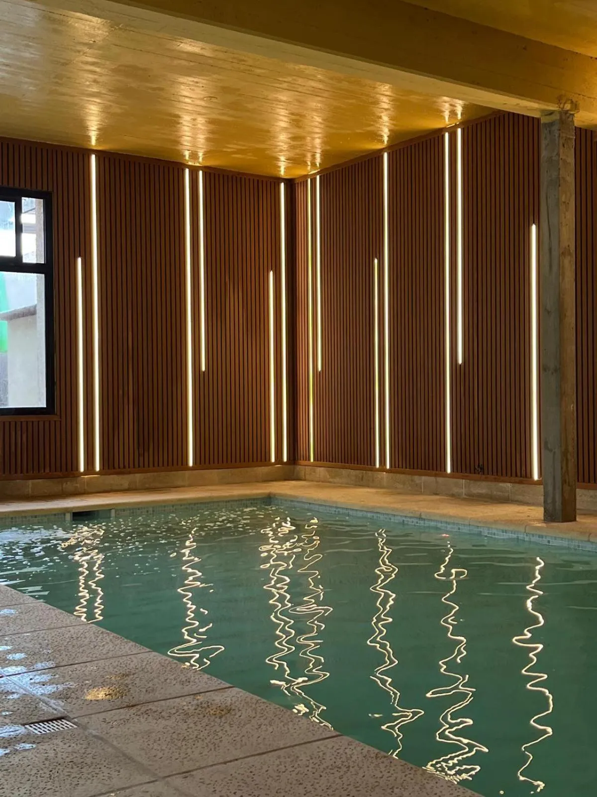 Swimming pool in Hotel Genoves