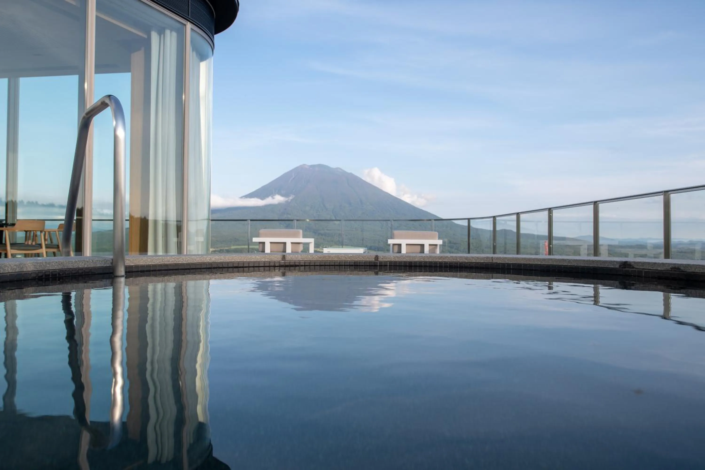 Hot Spring Bath in Skye Niseko