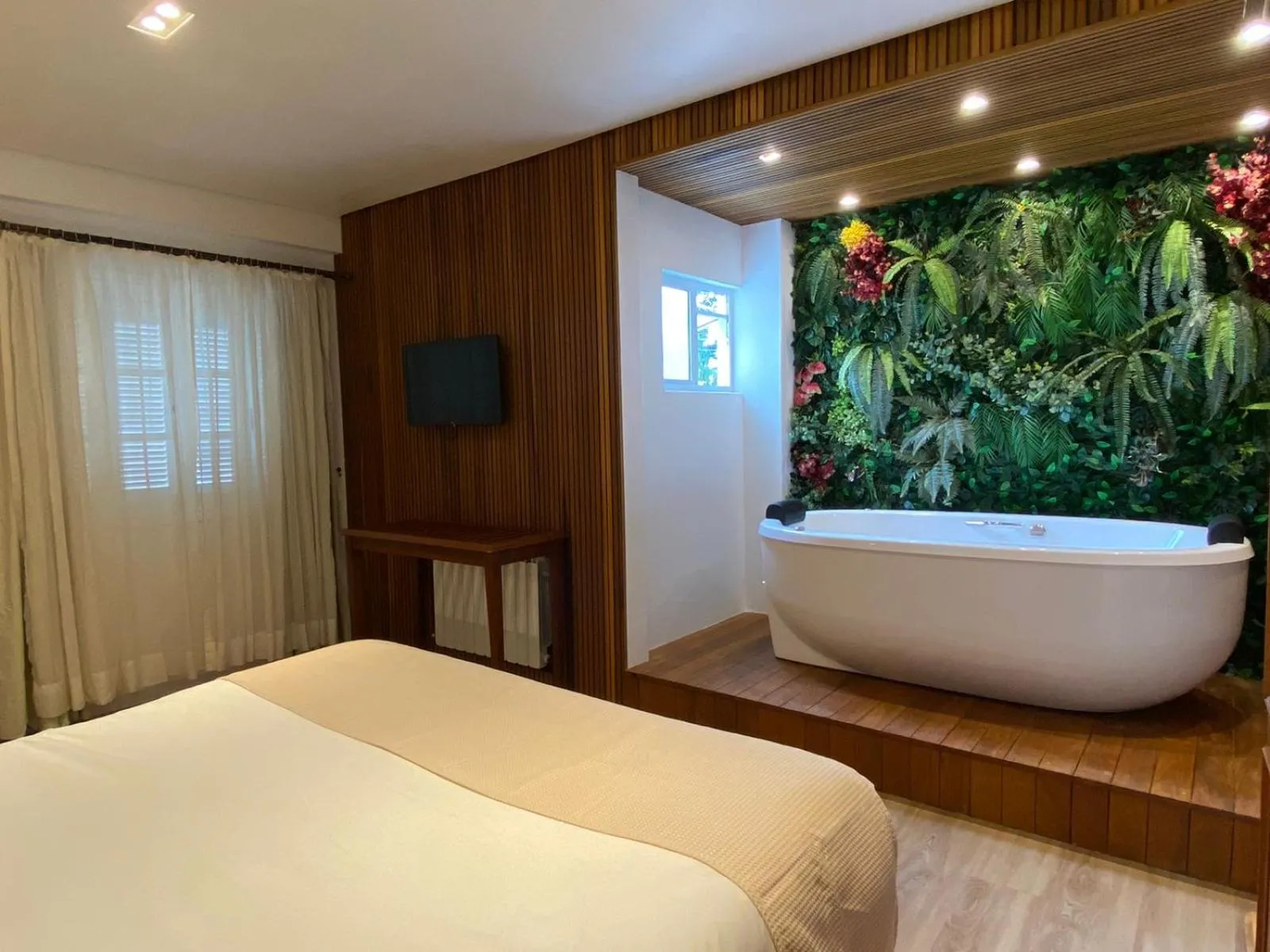 Hot Tub, Bed in Pousada Dom Alfredo José