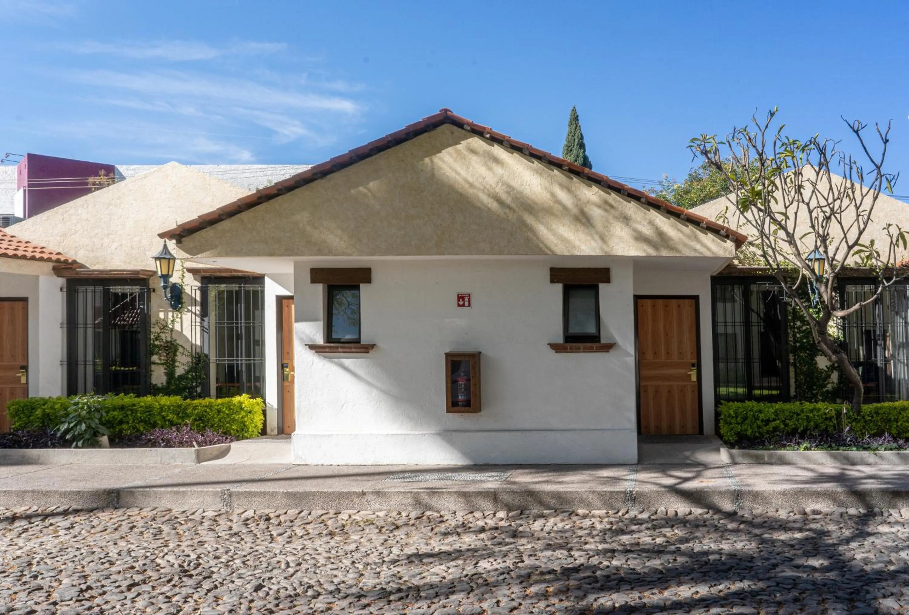 Property building in Hotel Flamingo Inn