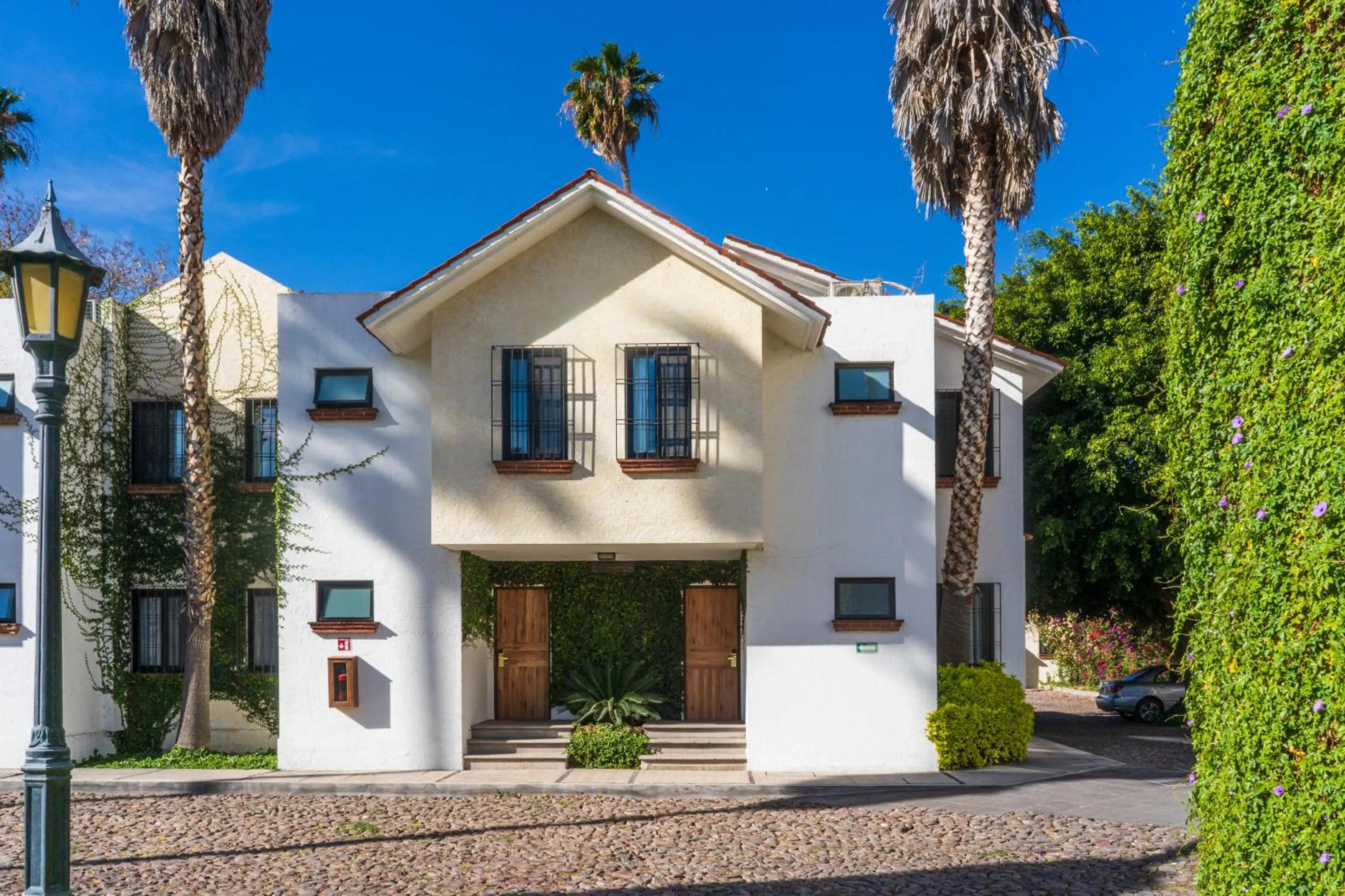 Property building in Hotel Flamingo Inn