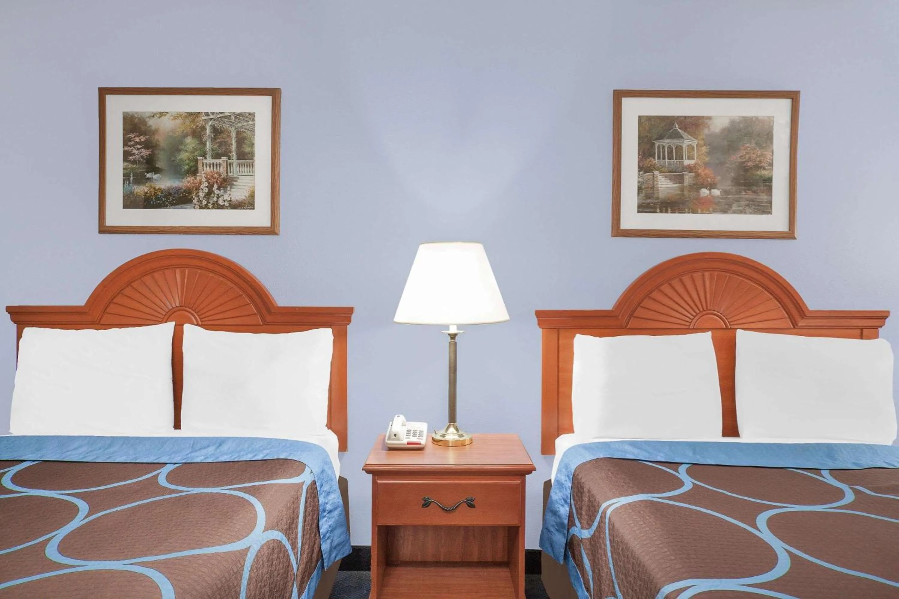 Photo of the whole room, Bed in Super 8 by Wyndham Middletown