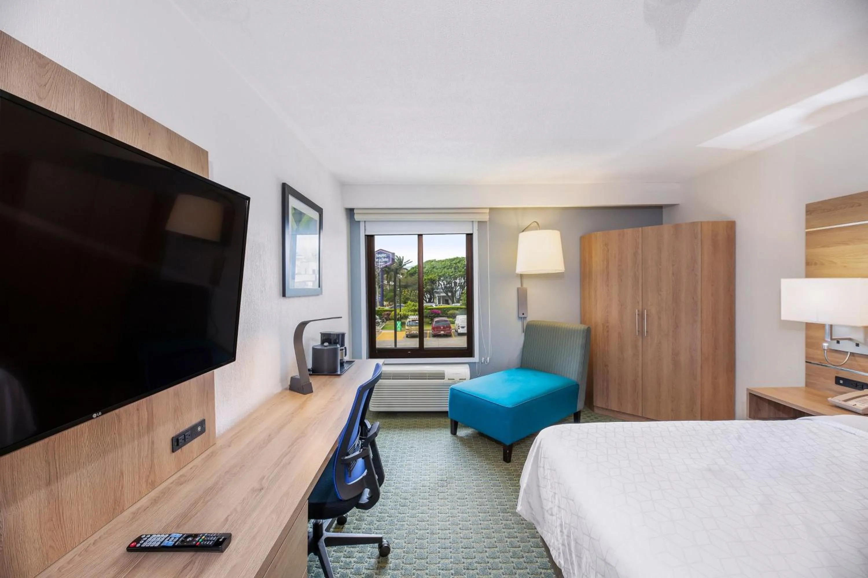 Photo of the whole room, Bed in Holiday Inn Express San Jose Costa Rica Airport by IHG