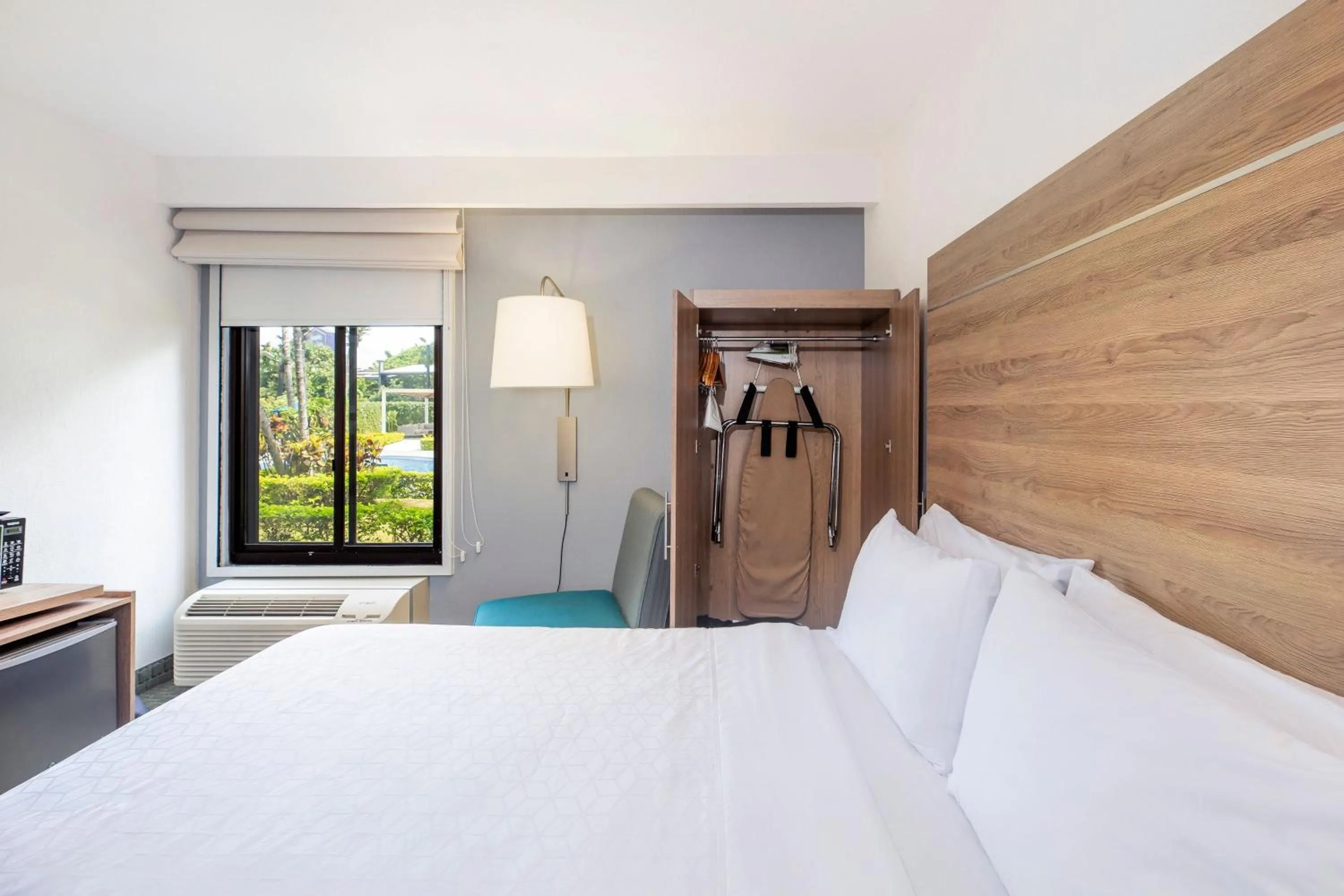 Photo of the whole room, Bed in Holiday Inn Express San Jose Costa Rica Airport by IHG