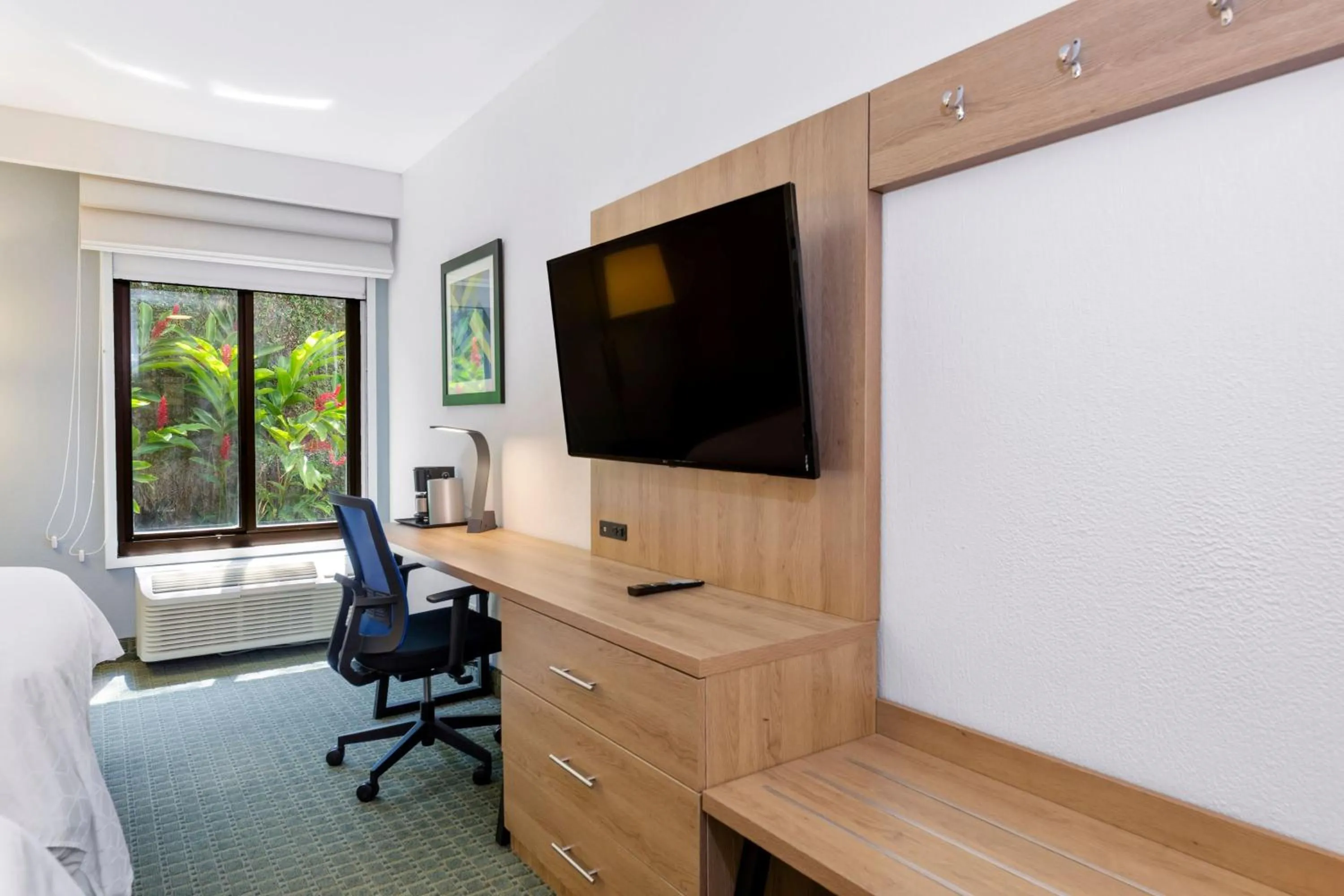 Photo of the whole room in Holiday Inn Express San Jose Costa Rica Airport by IHG