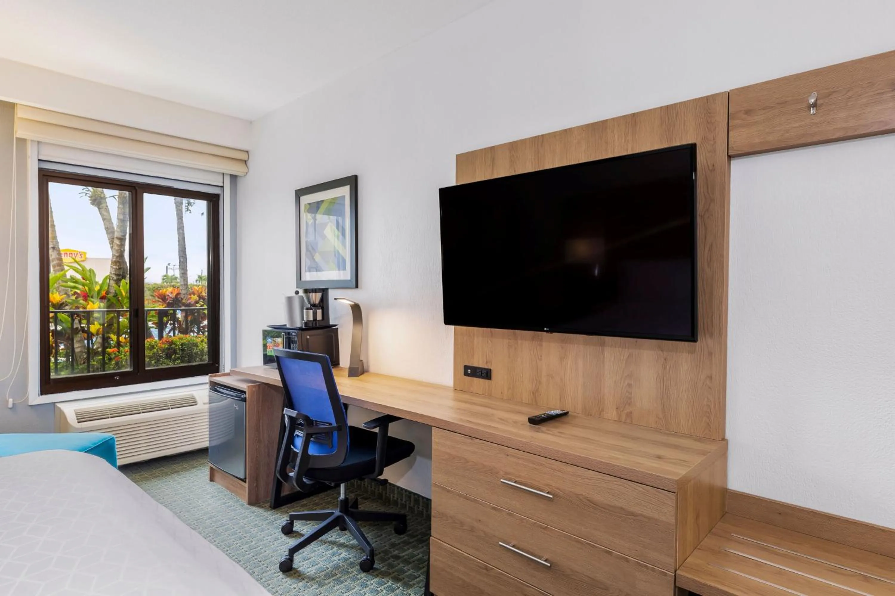 Photo of the whole room, Bed in Holiday Inn Express San Jose Costa Rica Airport by IHG