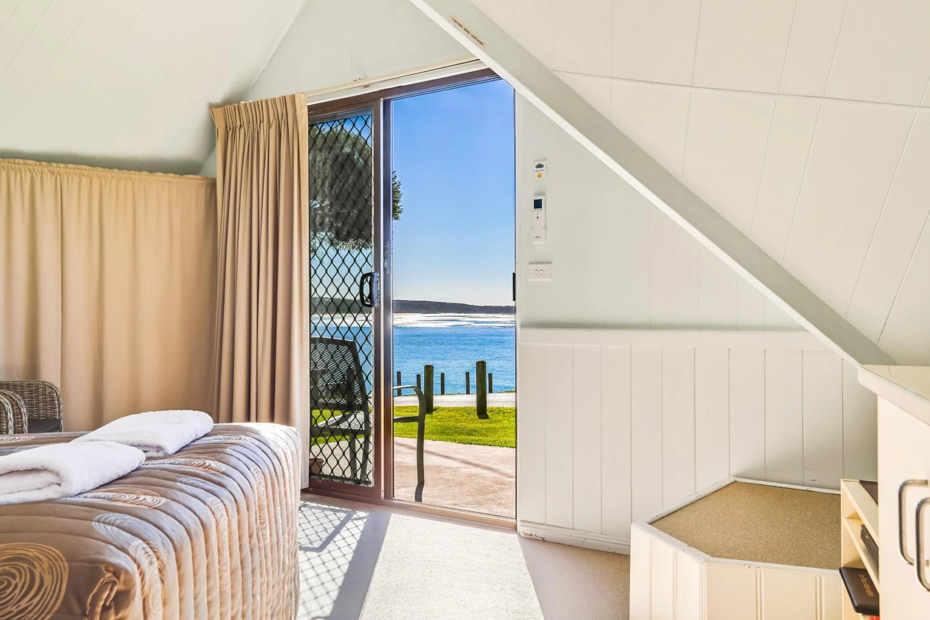 Sea view, Bed in Beach Cabins Merimbula
