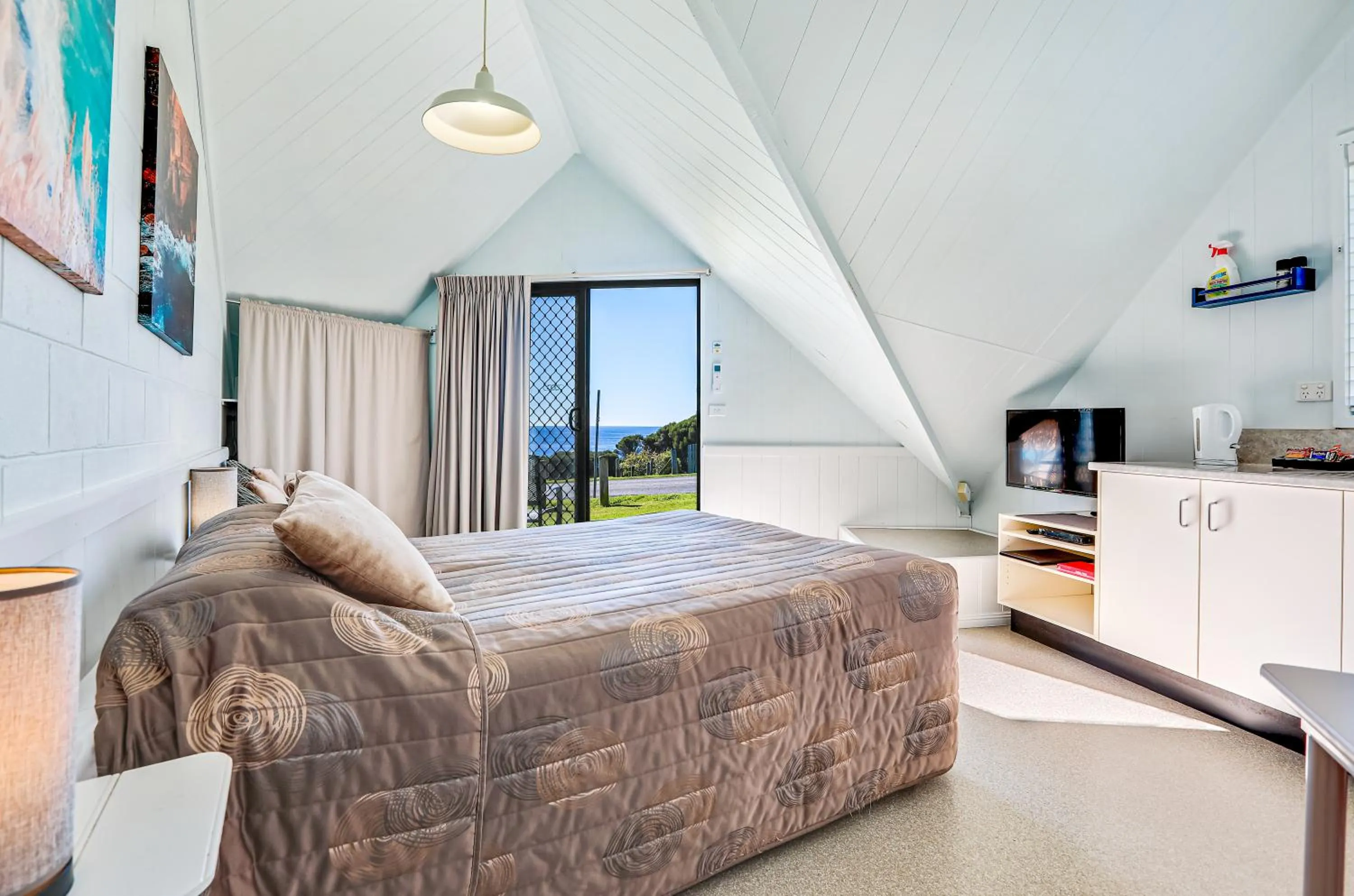 Bedroom, Bed in Beach Cabins Merimbula