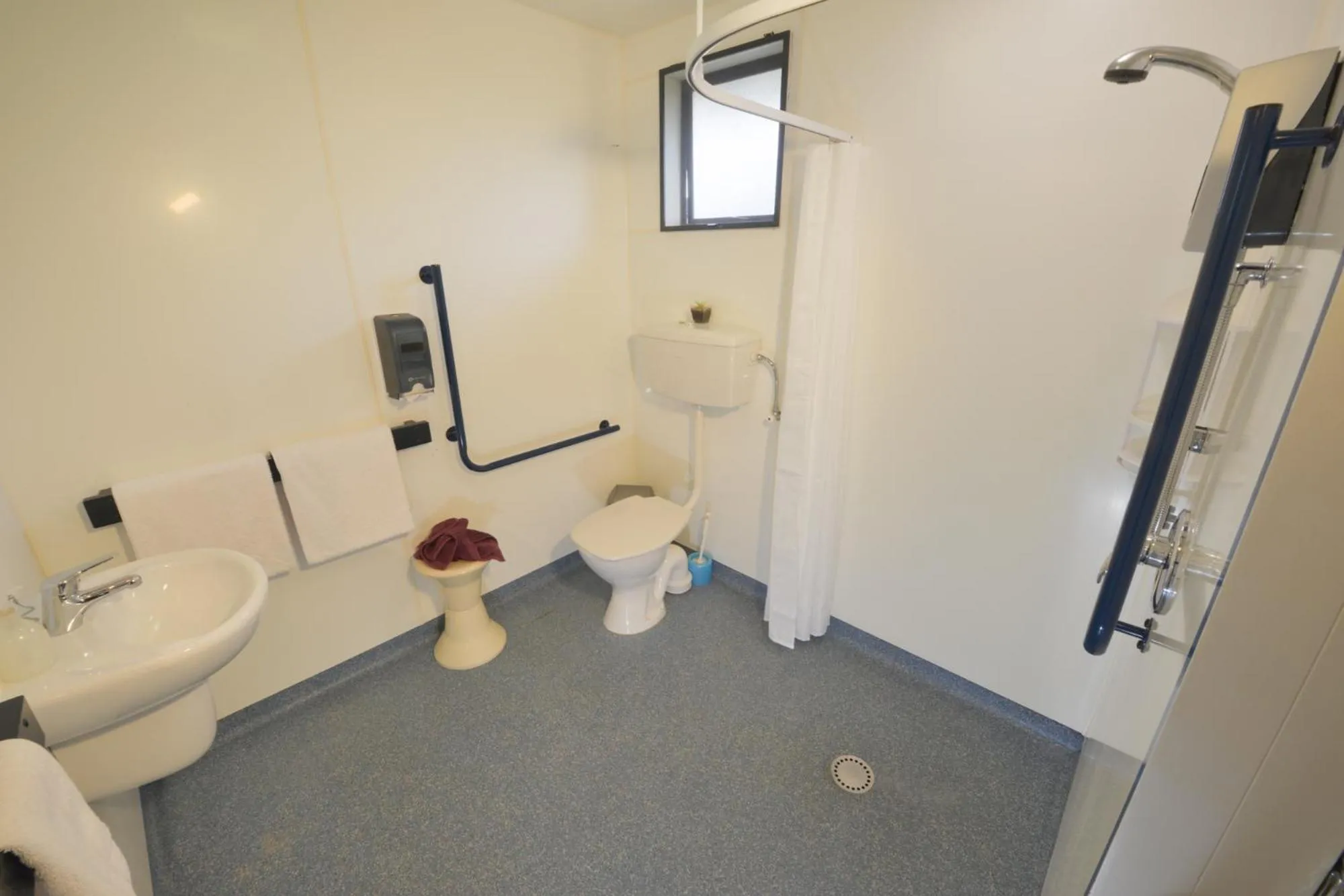 Toilet in Wilderness Motel Accommodation