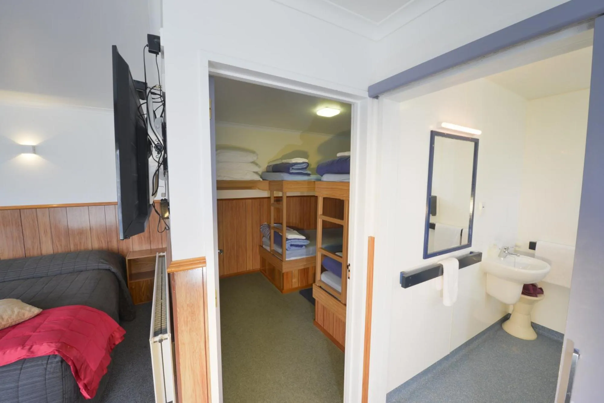 bunk bed, Bed in Wilderness Motel Accommodation