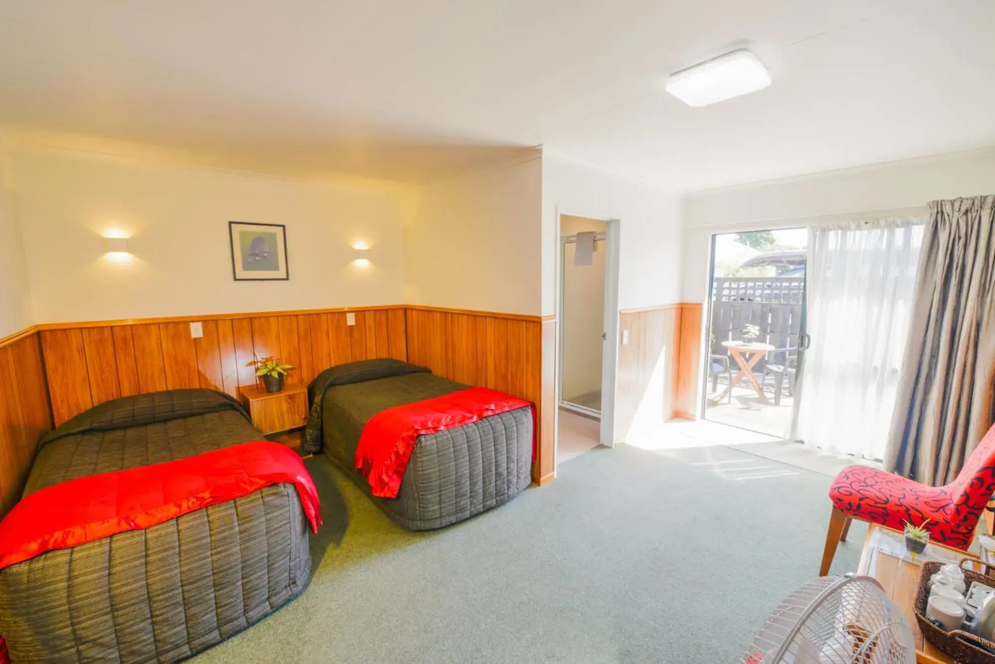 Deluxe Twin Room in Wilderness Motel Accommodation Deluxe Twin Room in Wilderness Motel Accommodation