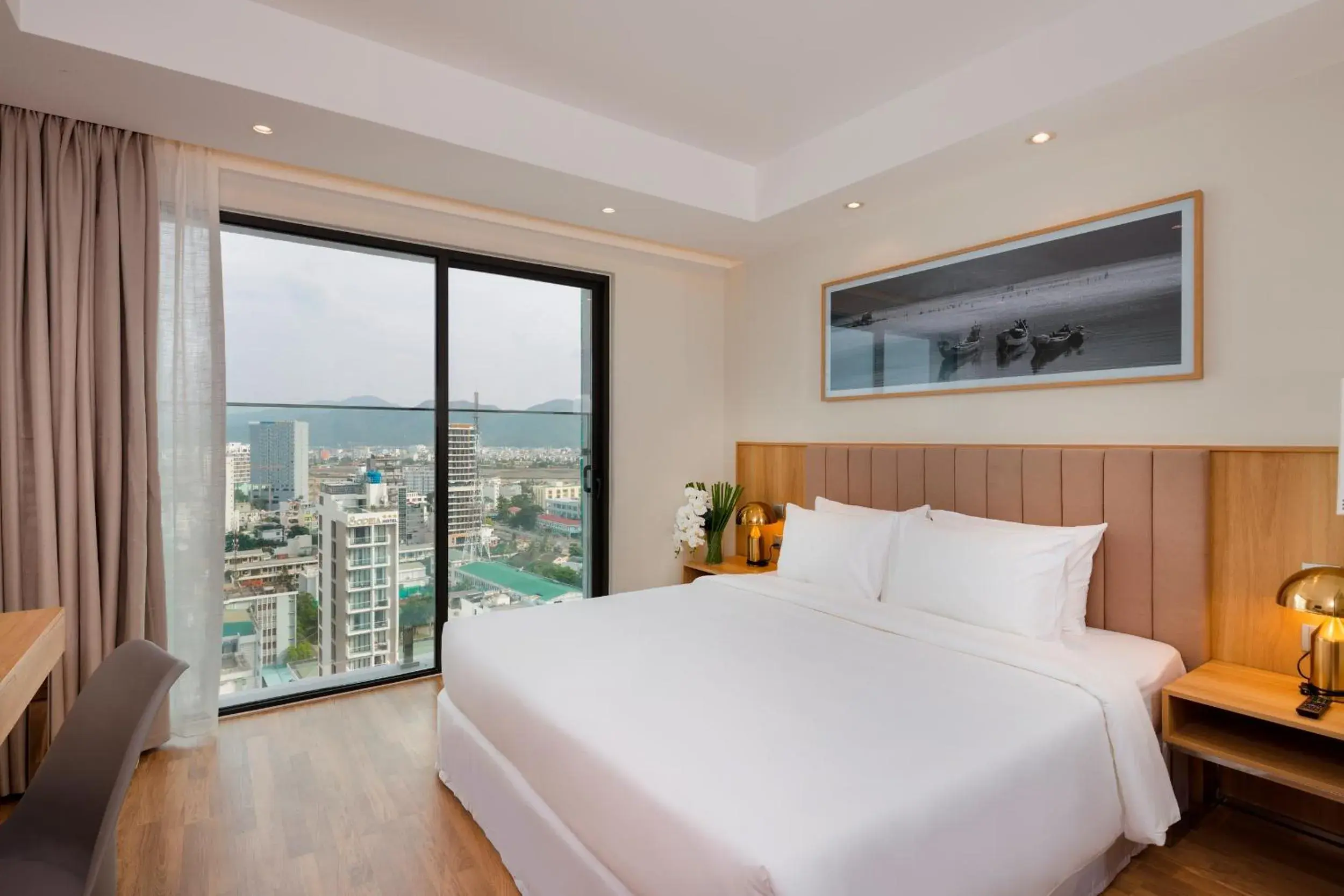 Deluxe Double Room with City View in Nagar Hotel Nha Trang Deluxe Double Room with City View in Nagar Hotel Nha Trang
