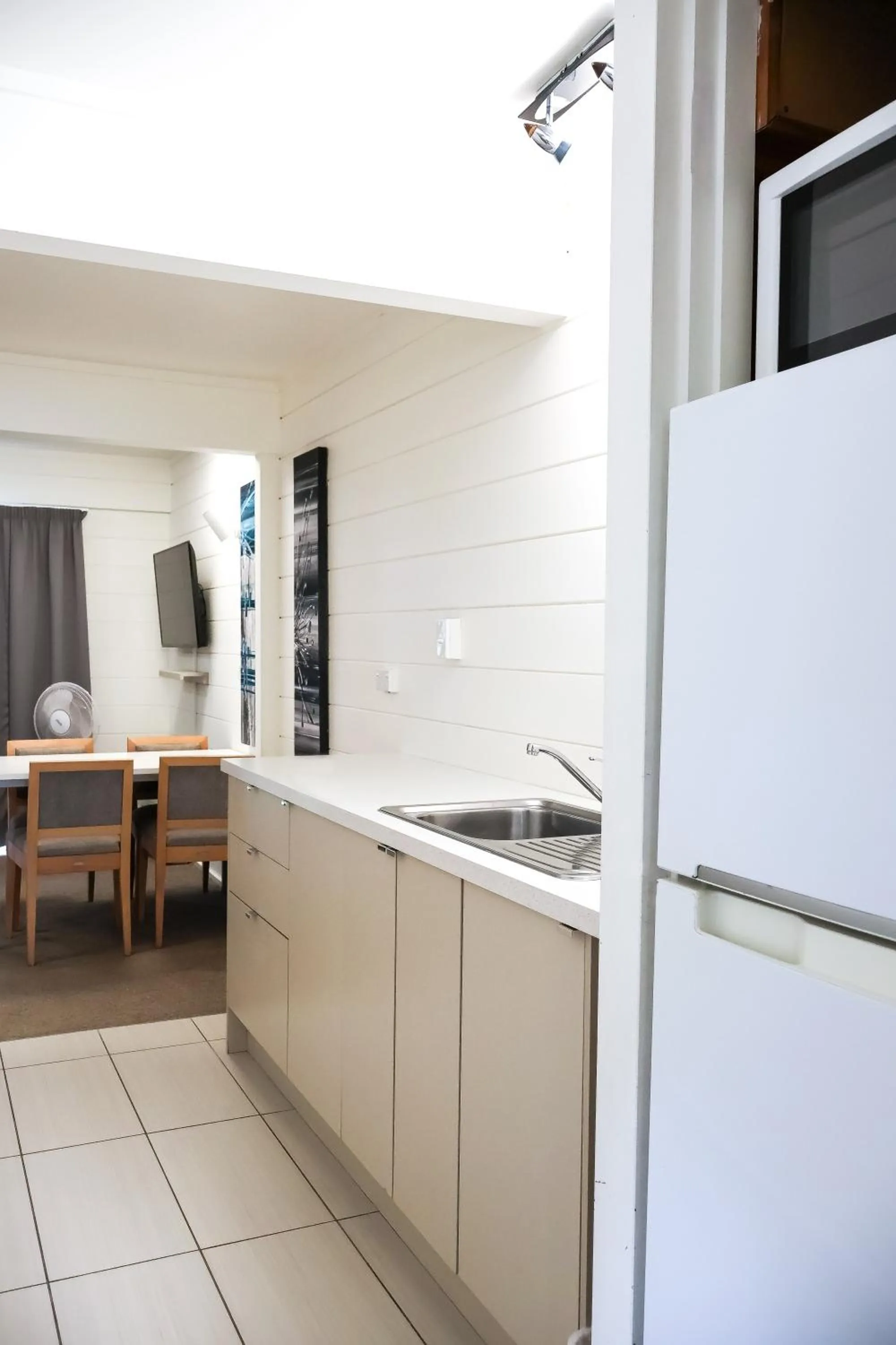 Dining area in Bounty Motel