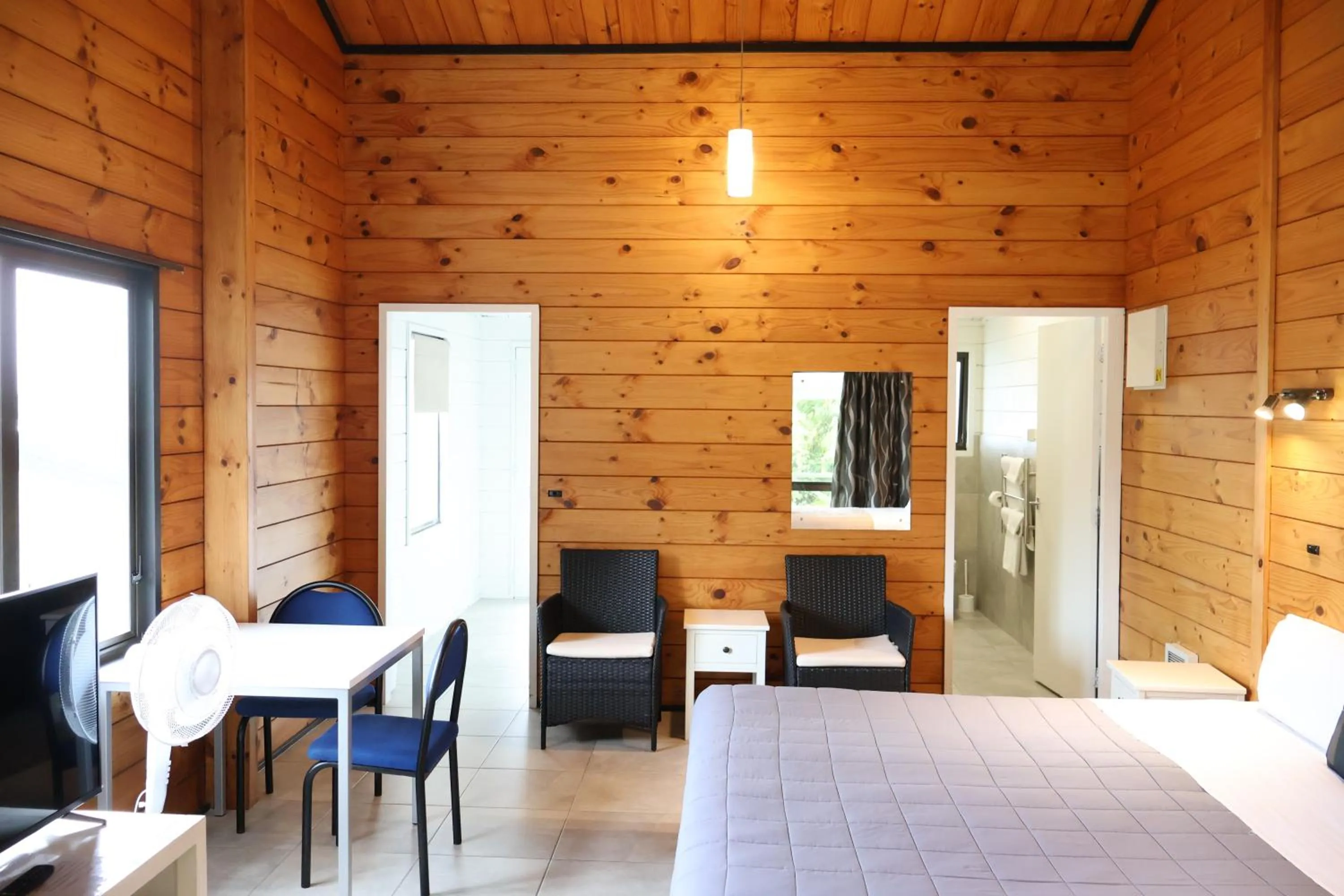 Photo of the whole room in Bounty Motel