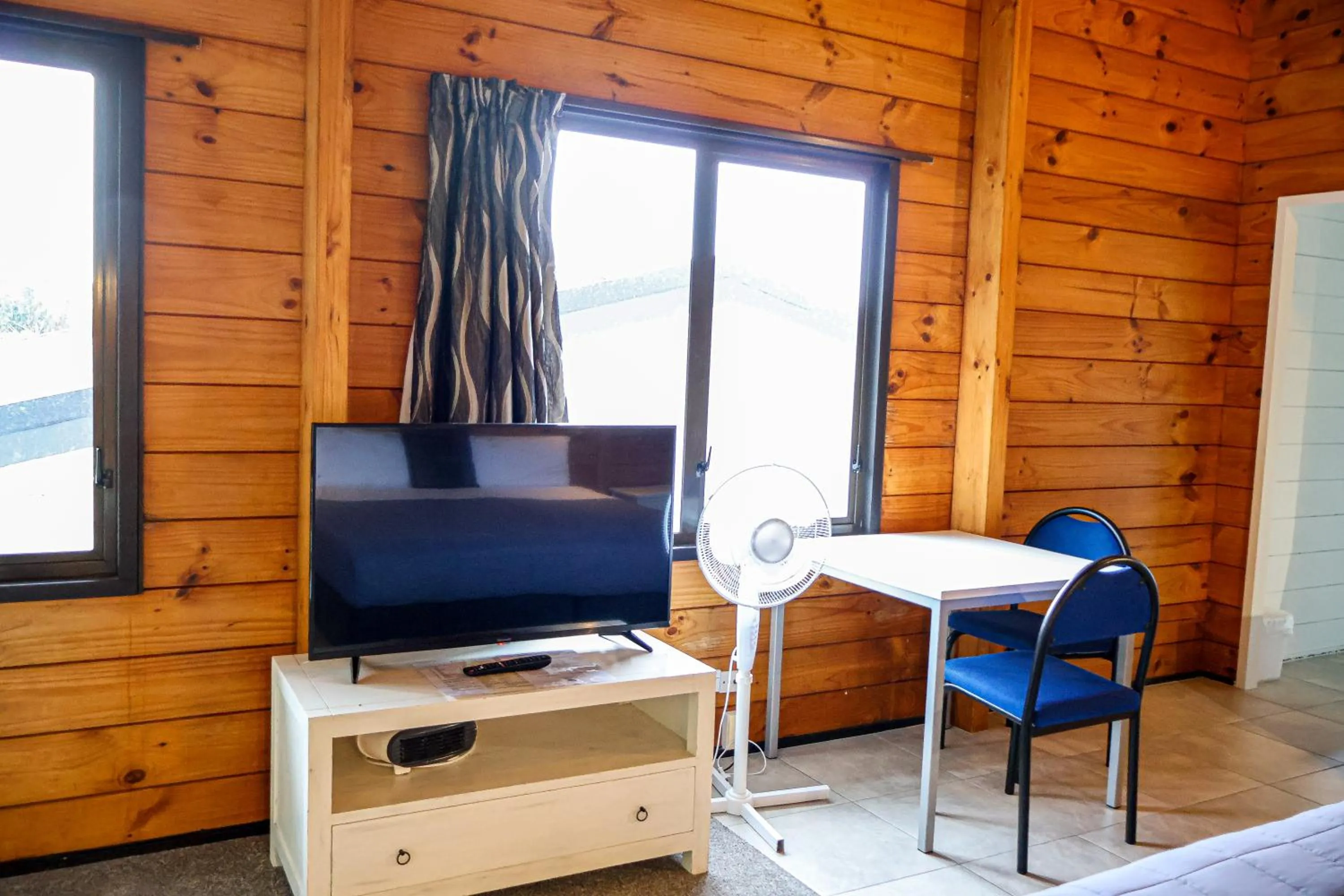 TV and multimedia in Bounty Motel