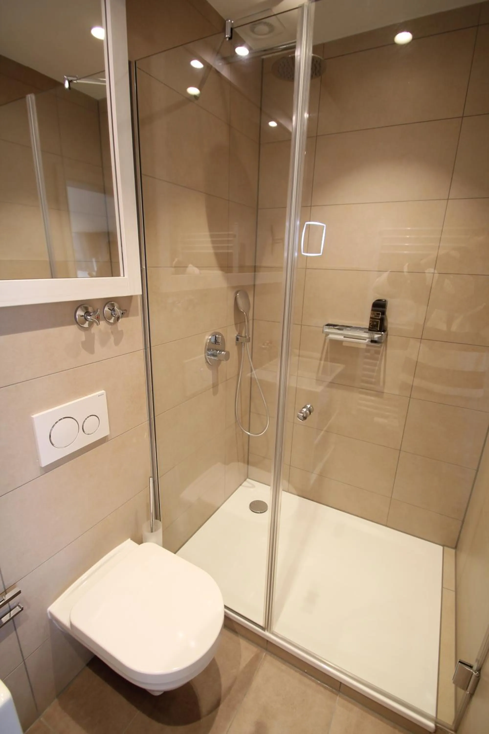 Shower in Bundt's Hotel & Gartenrestaurant