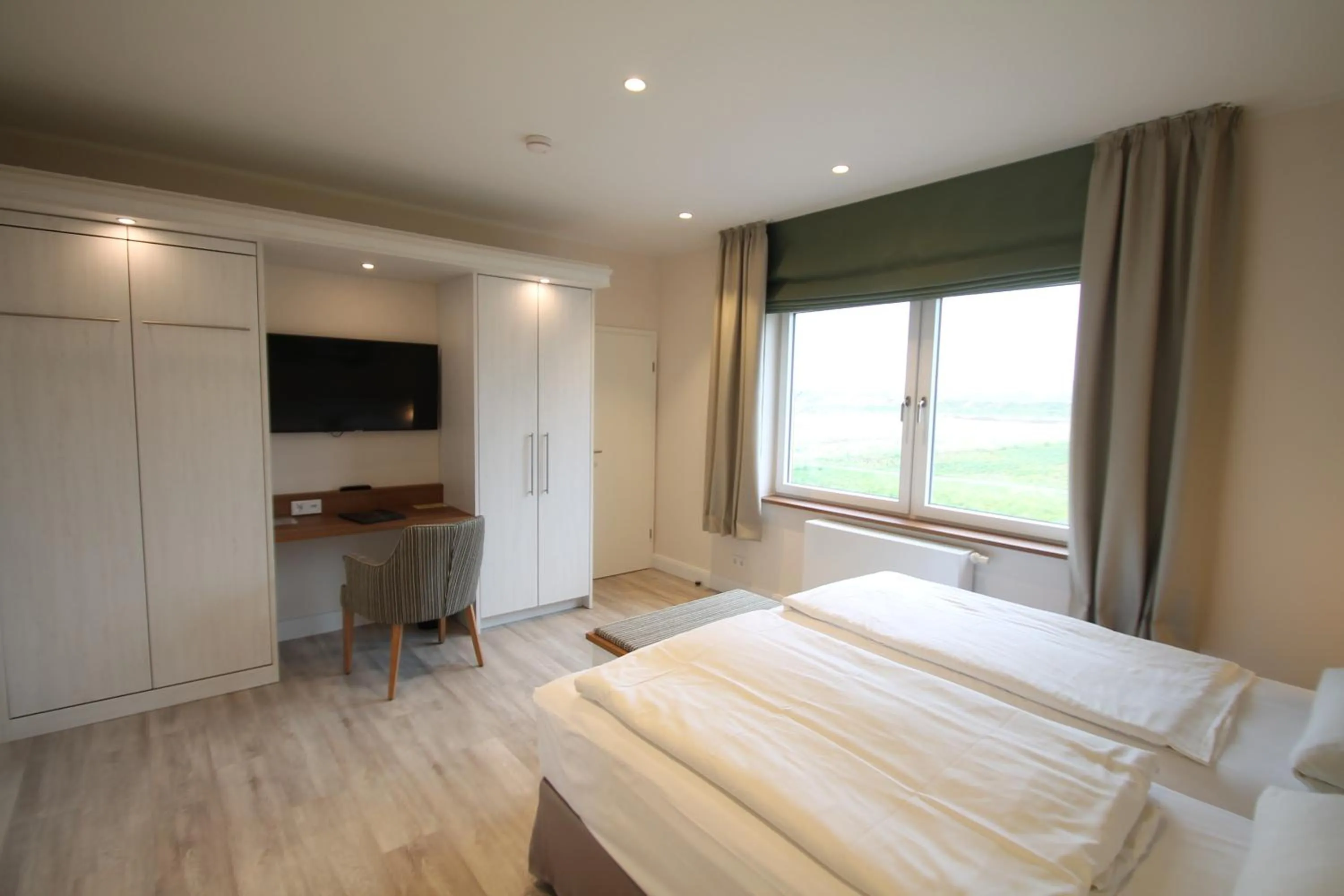 Photo of the whole room, Bed in Bundt's Hotel & Gartenrestaurant