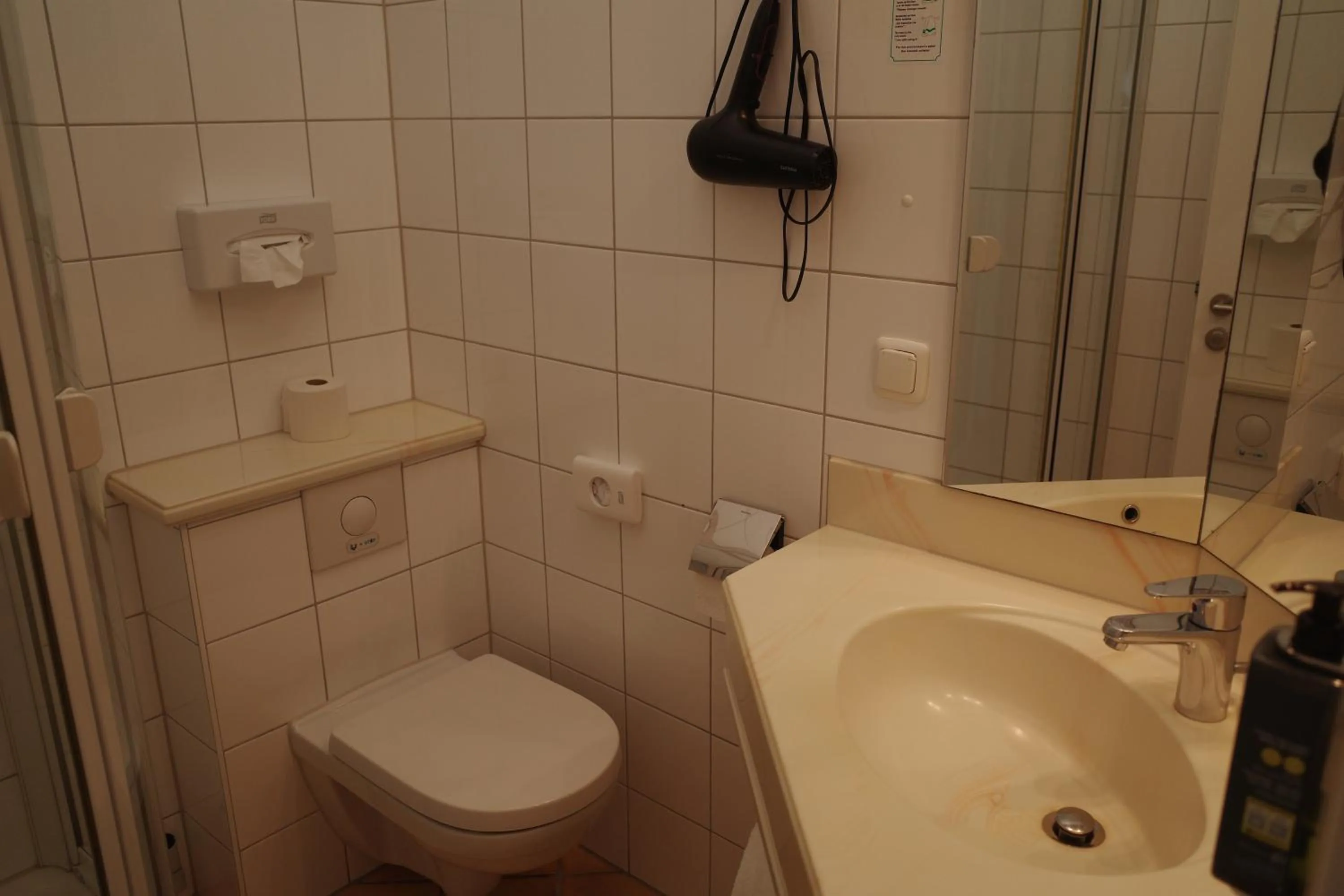 Bathroom in Bundt's Hotel & Gartenrestaurant