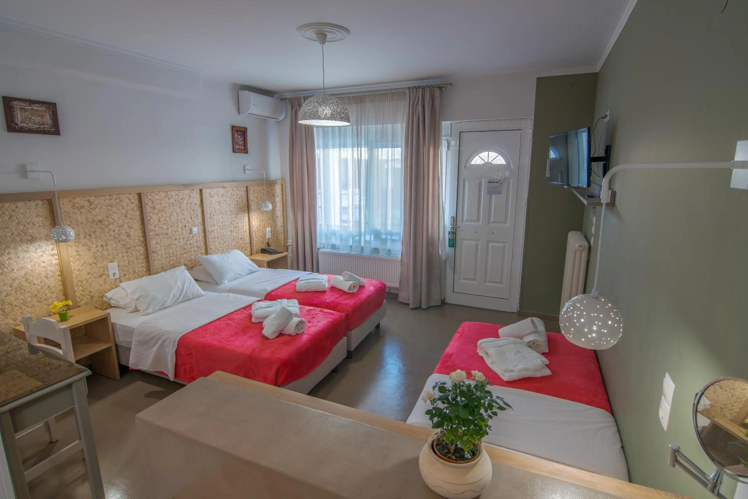 Balcony/Terrace, Bed in Aklidi Hotel