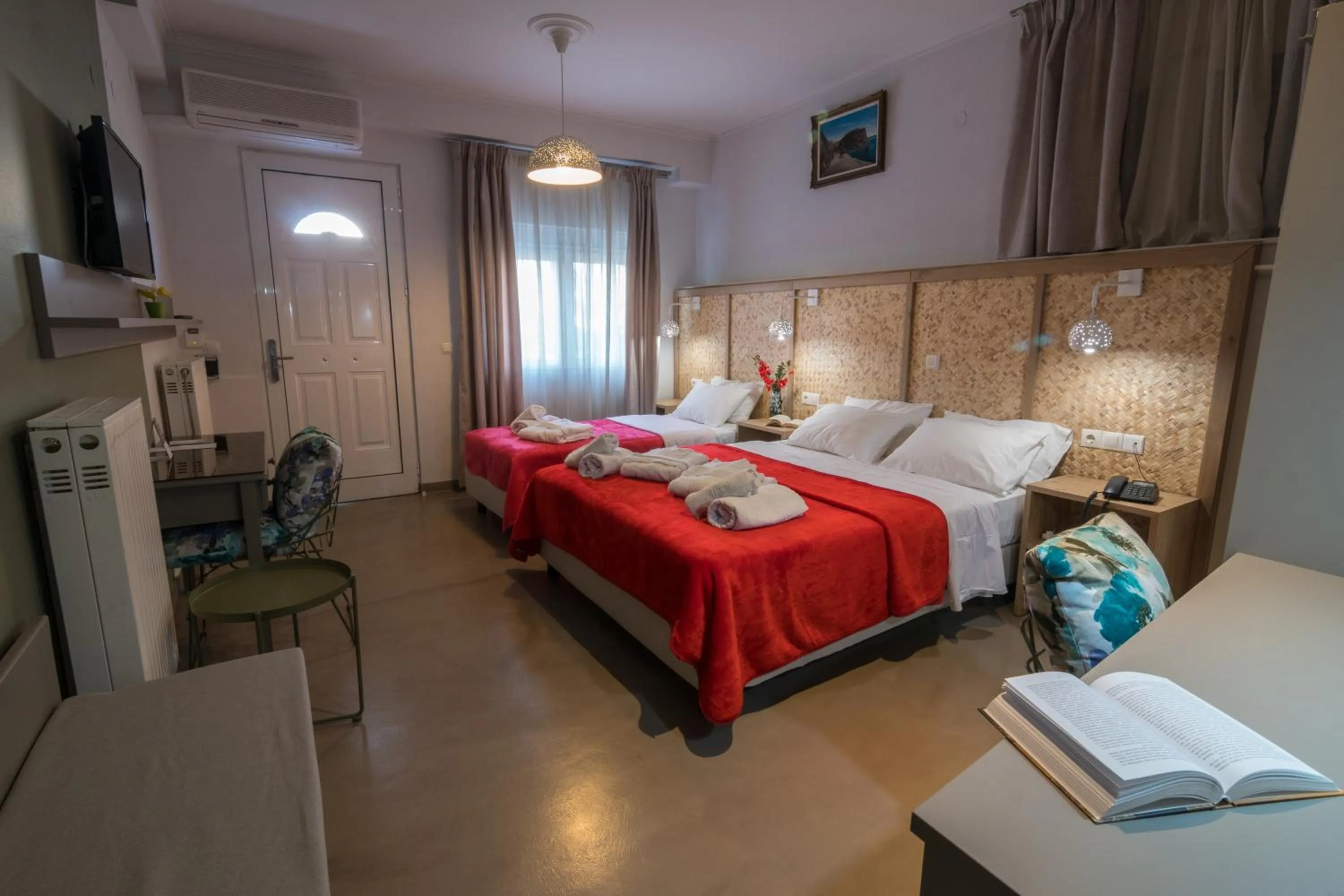 Balcony/Terrace, Bed in Aklidi Hotel