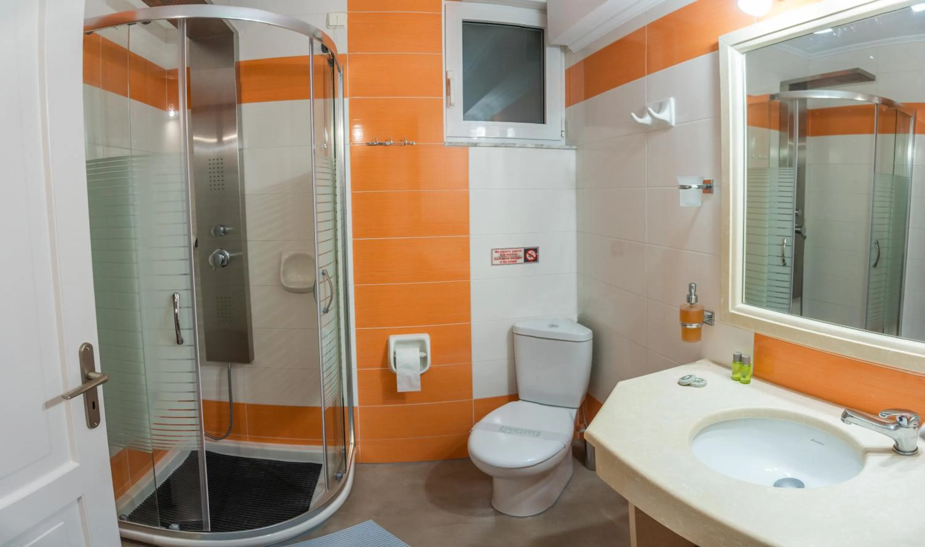 Shower in Aklidi Hotel