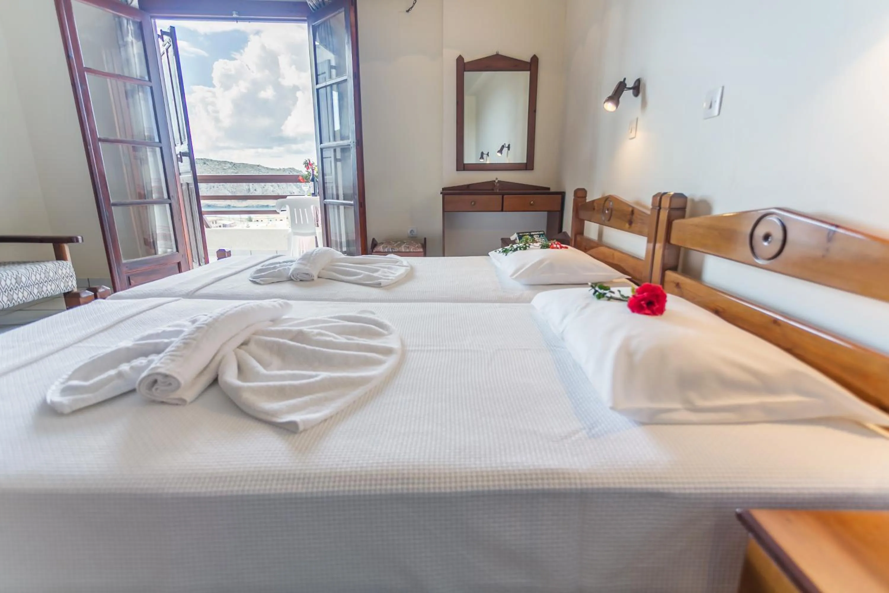 Bed in Yiannis Ηotel