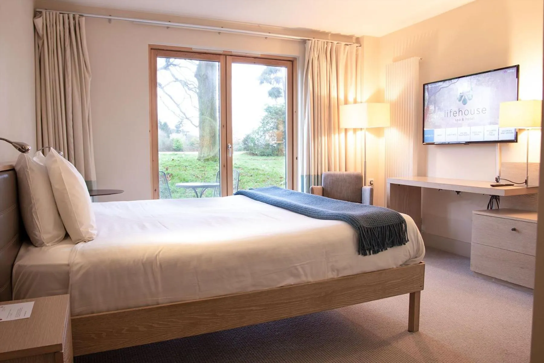 Bed in Lifehouse Spa And Hotel