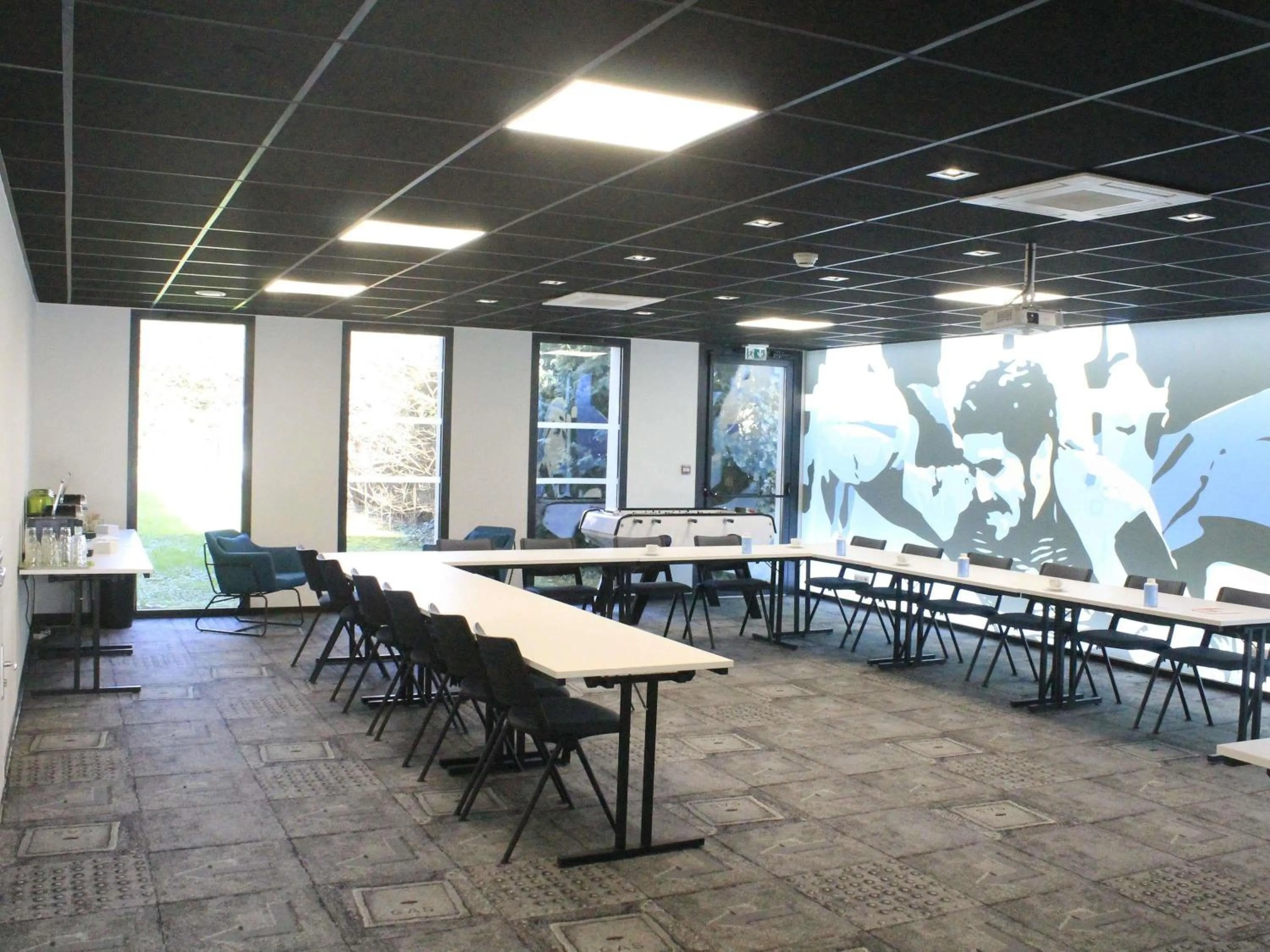 Meeting/conference room in ibis Styles Toulouse Nord Sesquieres