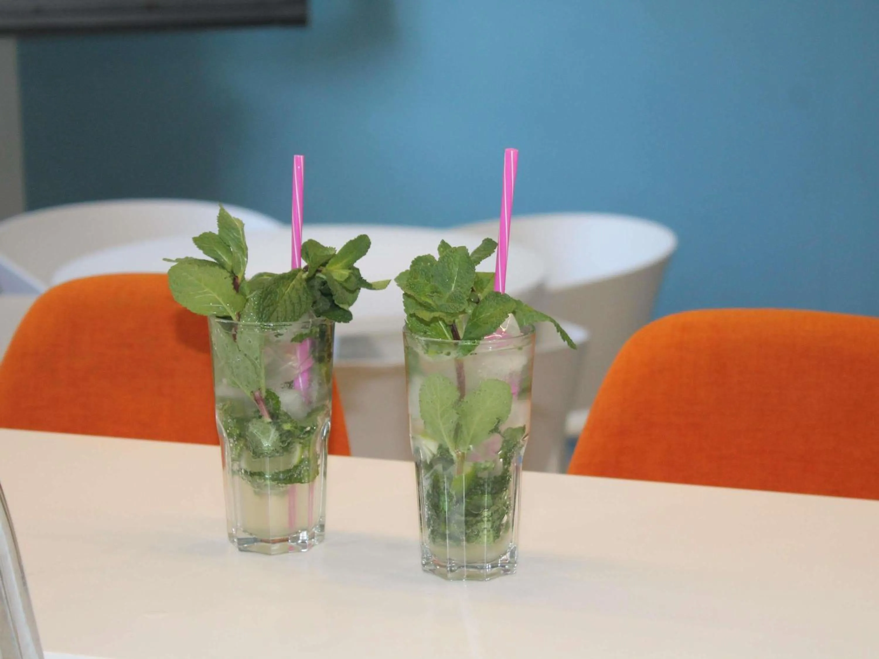 Lounge or bar in ibis Styles Toulouse Nord Sesquieres