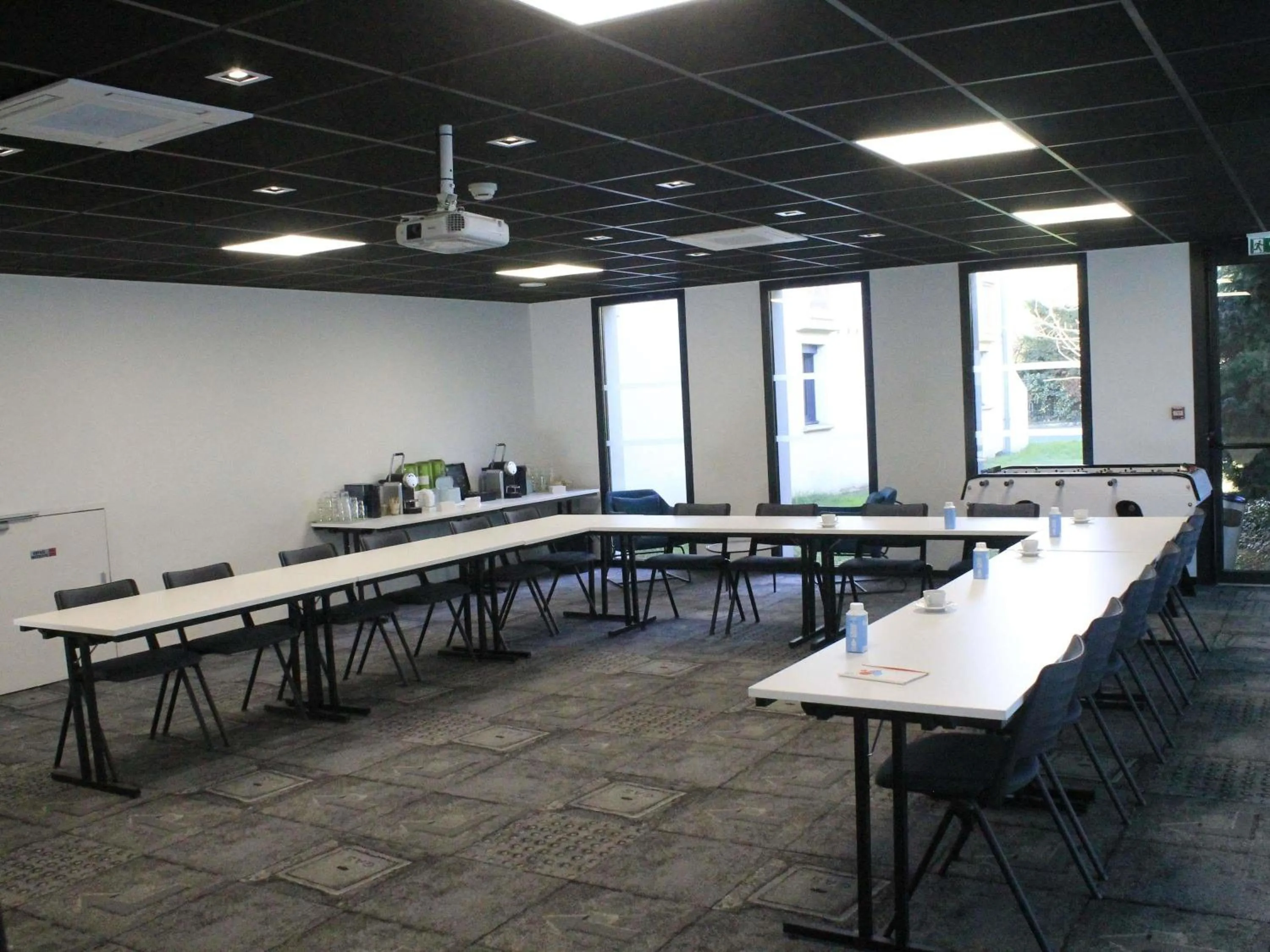 Meeting/conference room in ibis Styles Toulouse Nord Sesquieres
