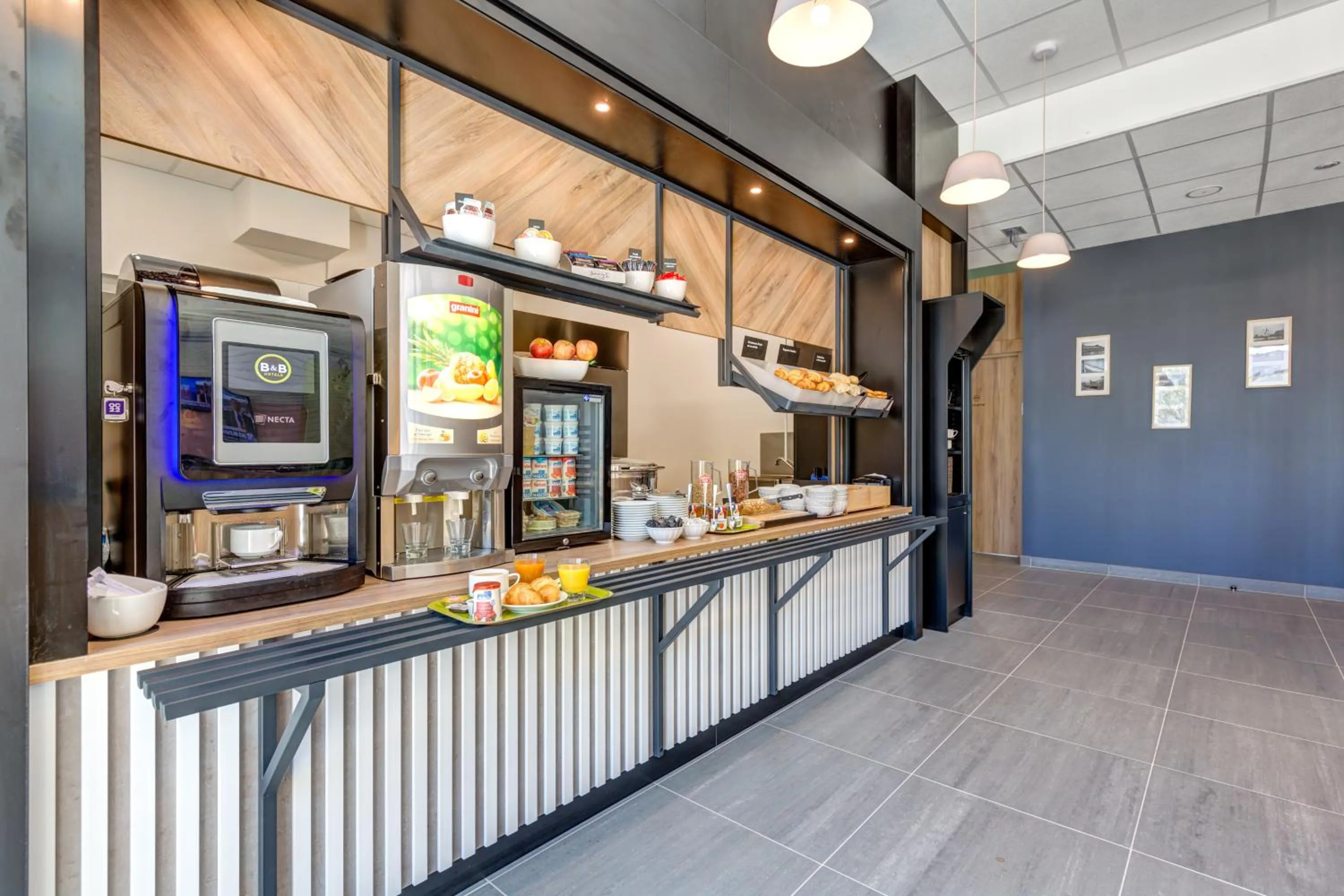 Buffet breakfast in B&B HOTEL Paris Sud Chatenay Malabry